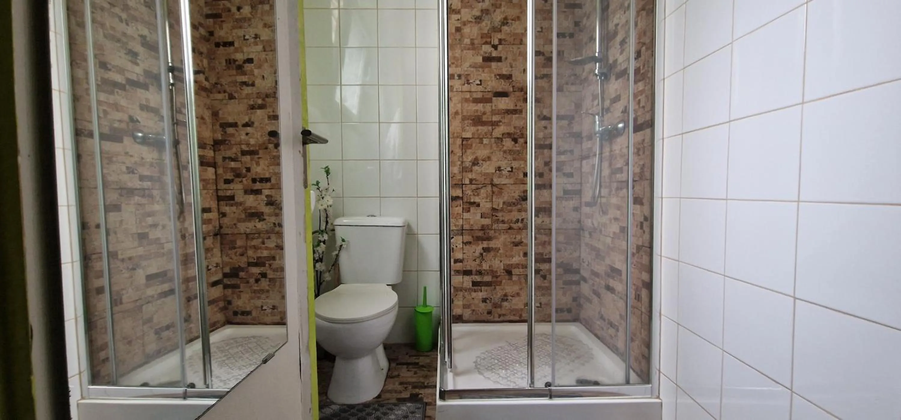 Shower in Mini Hostel in Lisbon