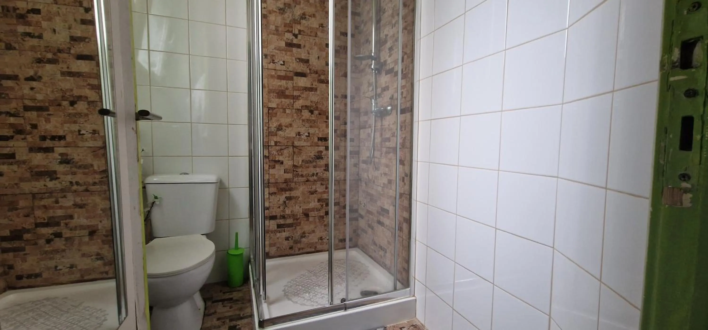 Shower in Mini Hostel in Lisbon