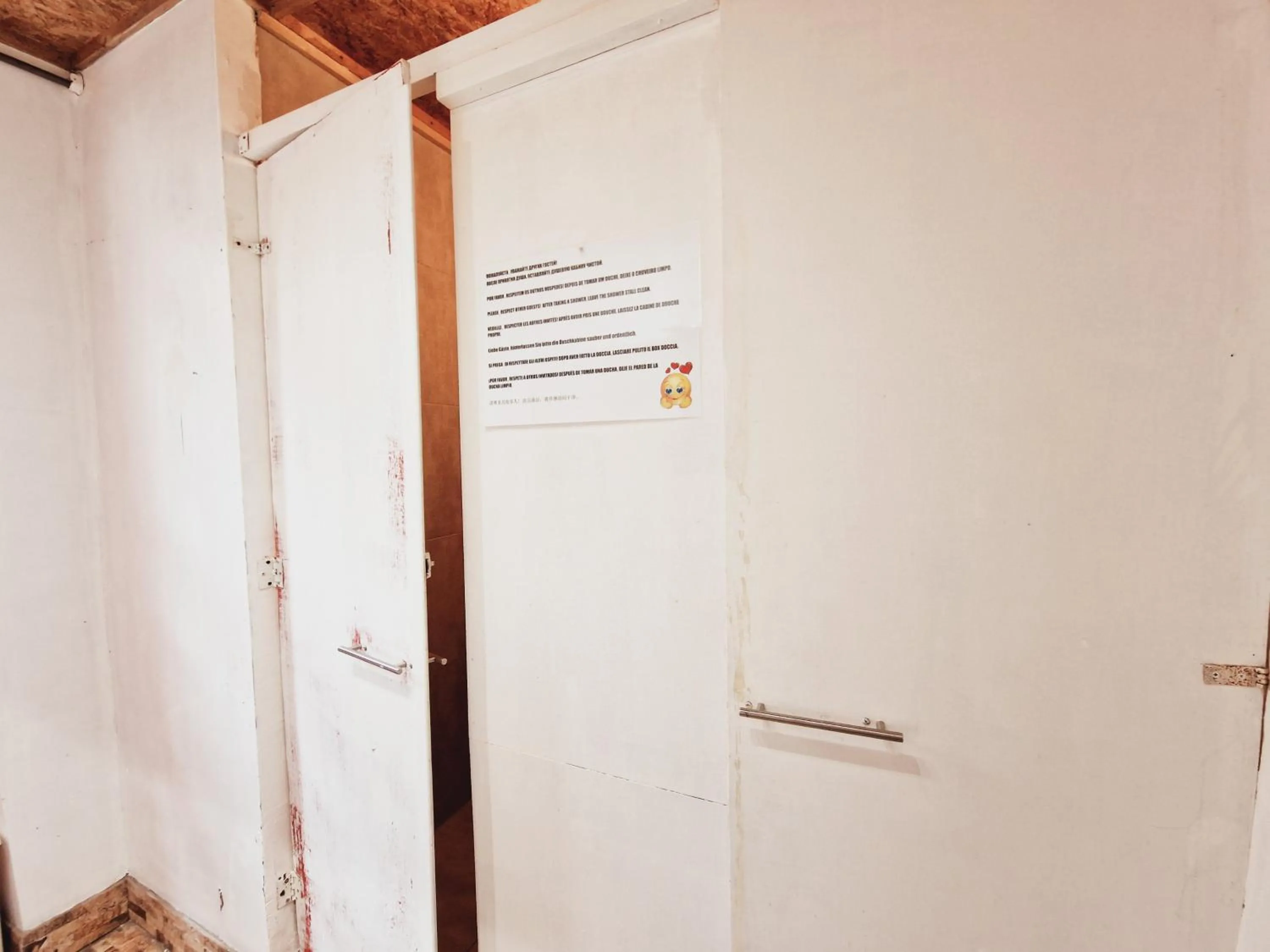 Shower in Mini Hostel in Lisbon