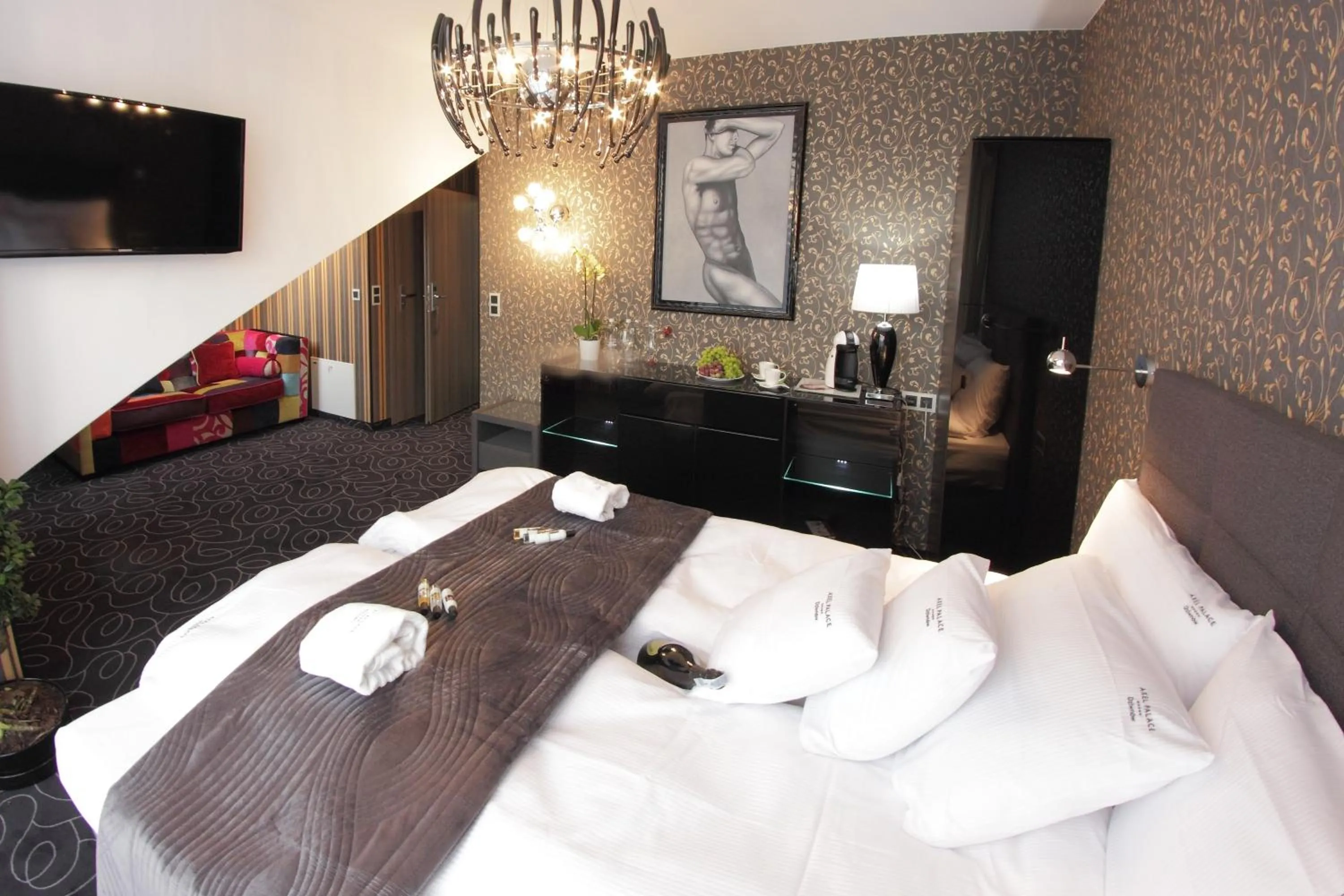 Photo of the whole room in Alex Palace