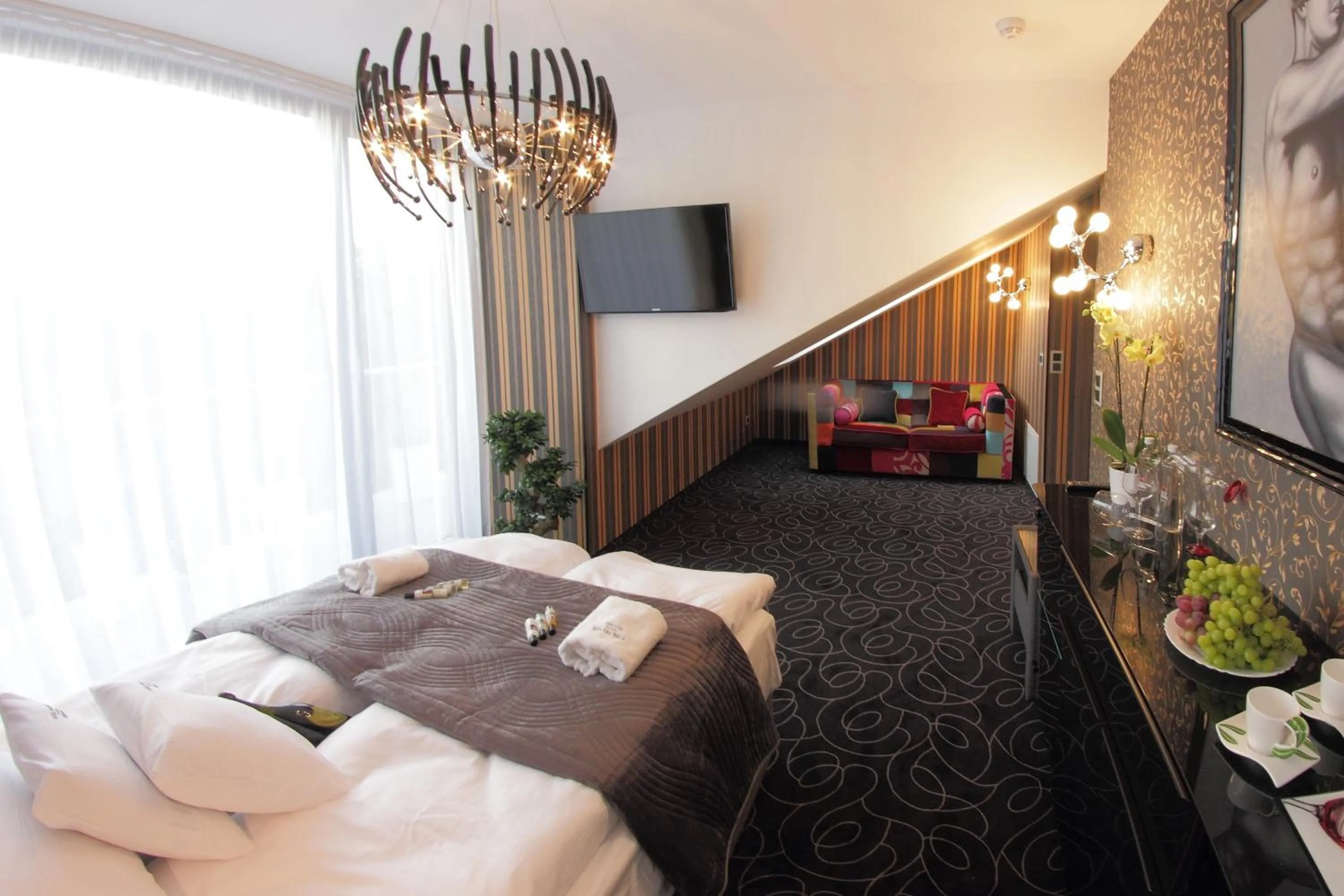 Photo of the whole room in Alex Palace