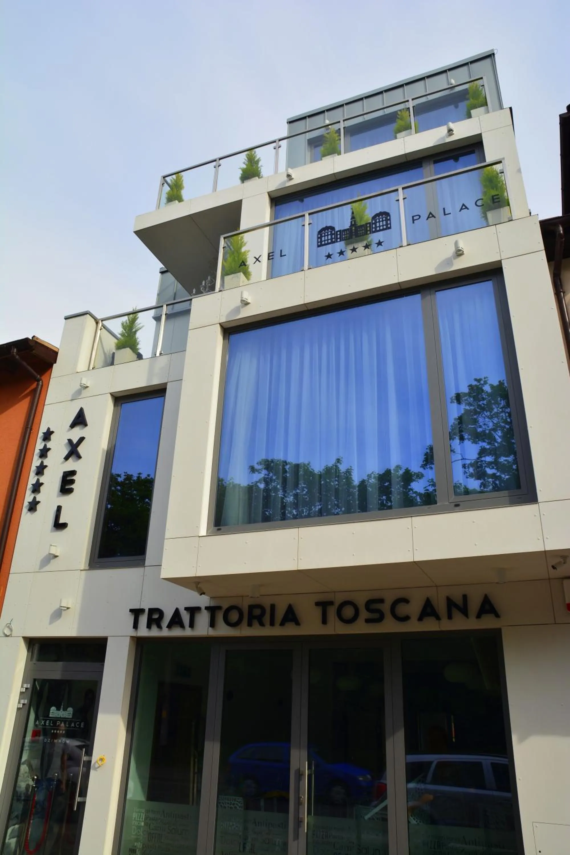 Facade/entrance in Alex Palace