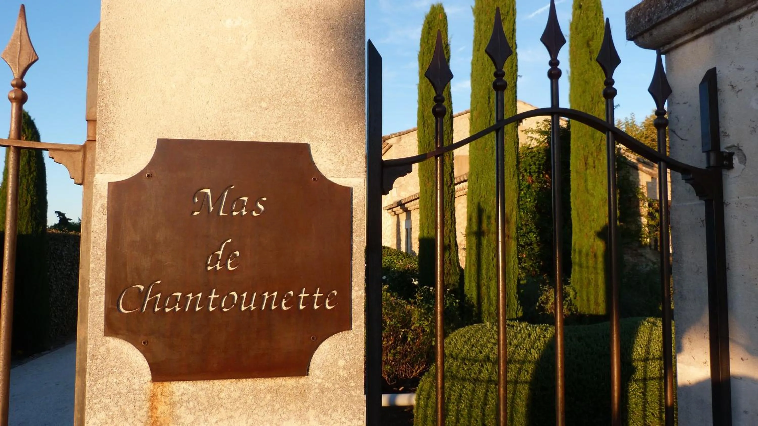 Facade/entrance in Mas de Chantounette