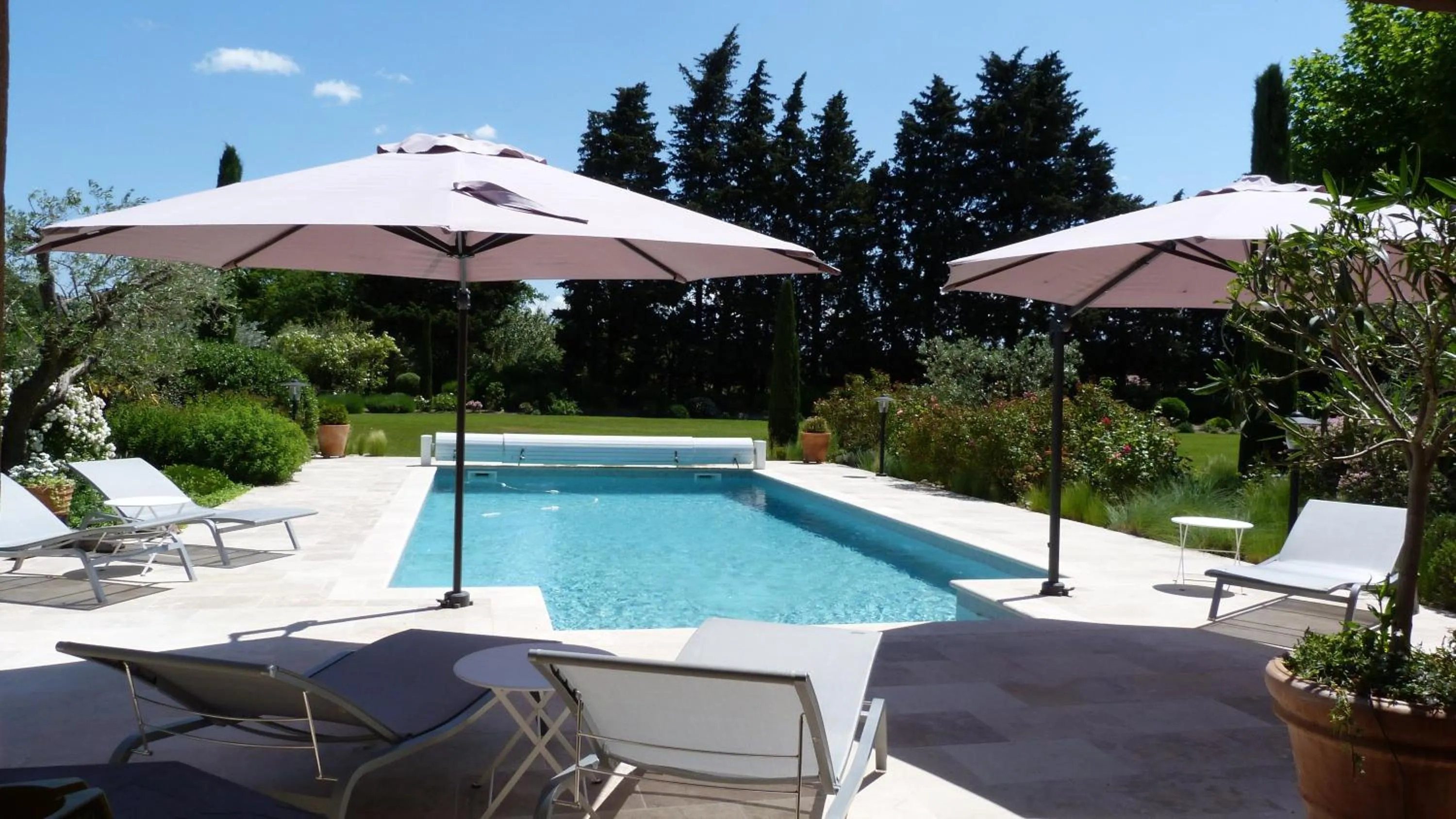 Swimming pool in Mas de Chantounette