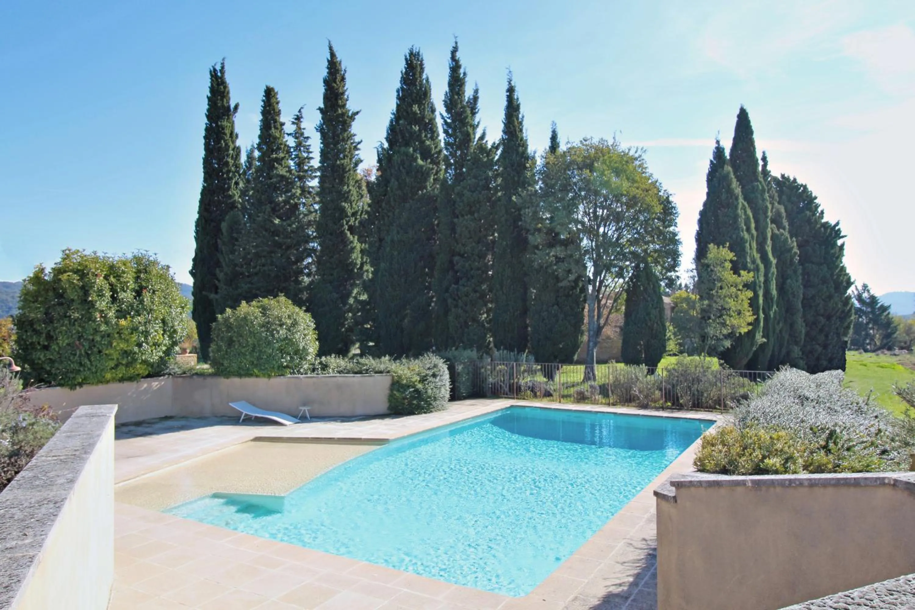 Swimming pool in Domaine la Carraire