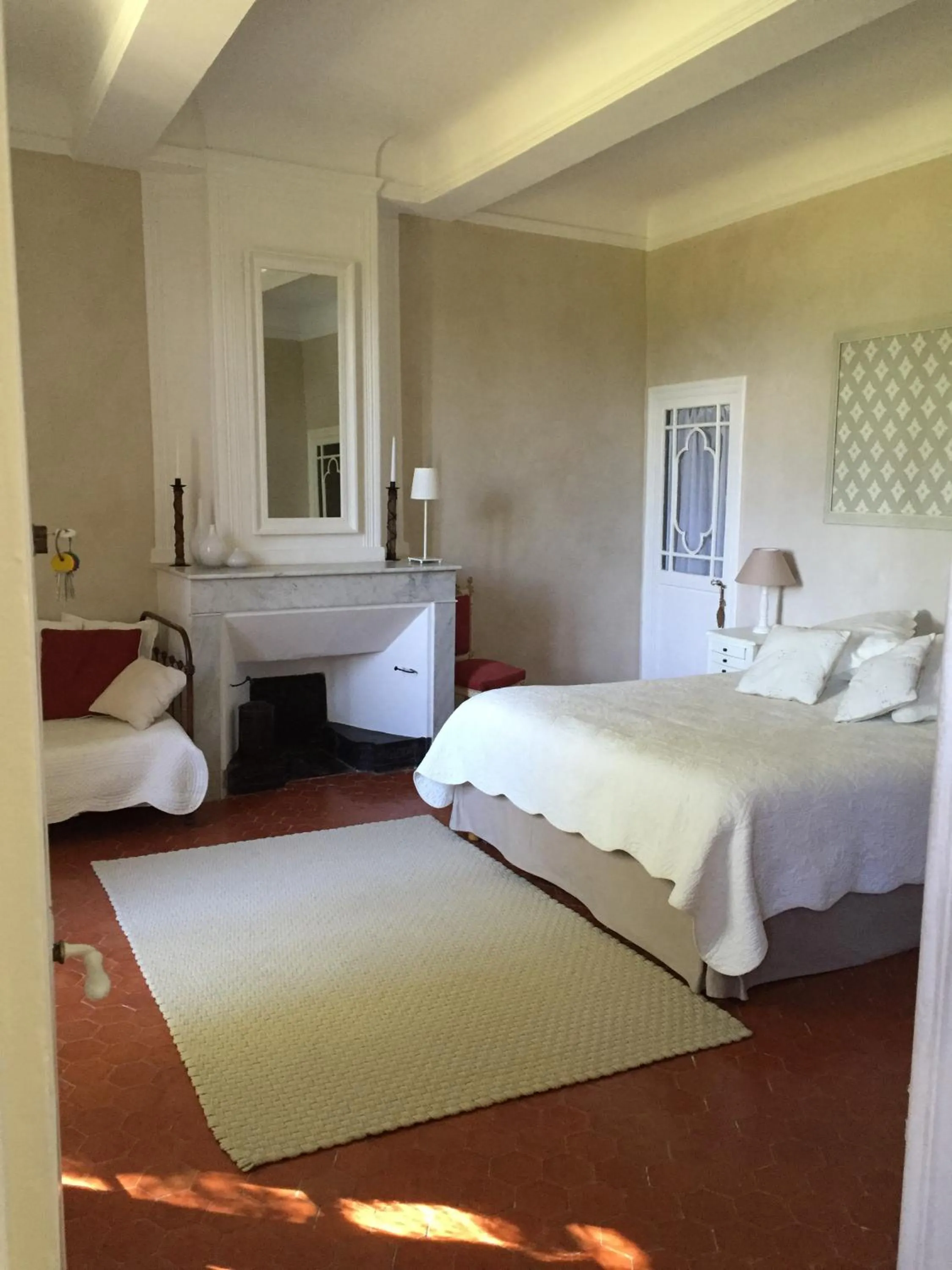 Photo of the whole room, Bed in Domaine la Carraire