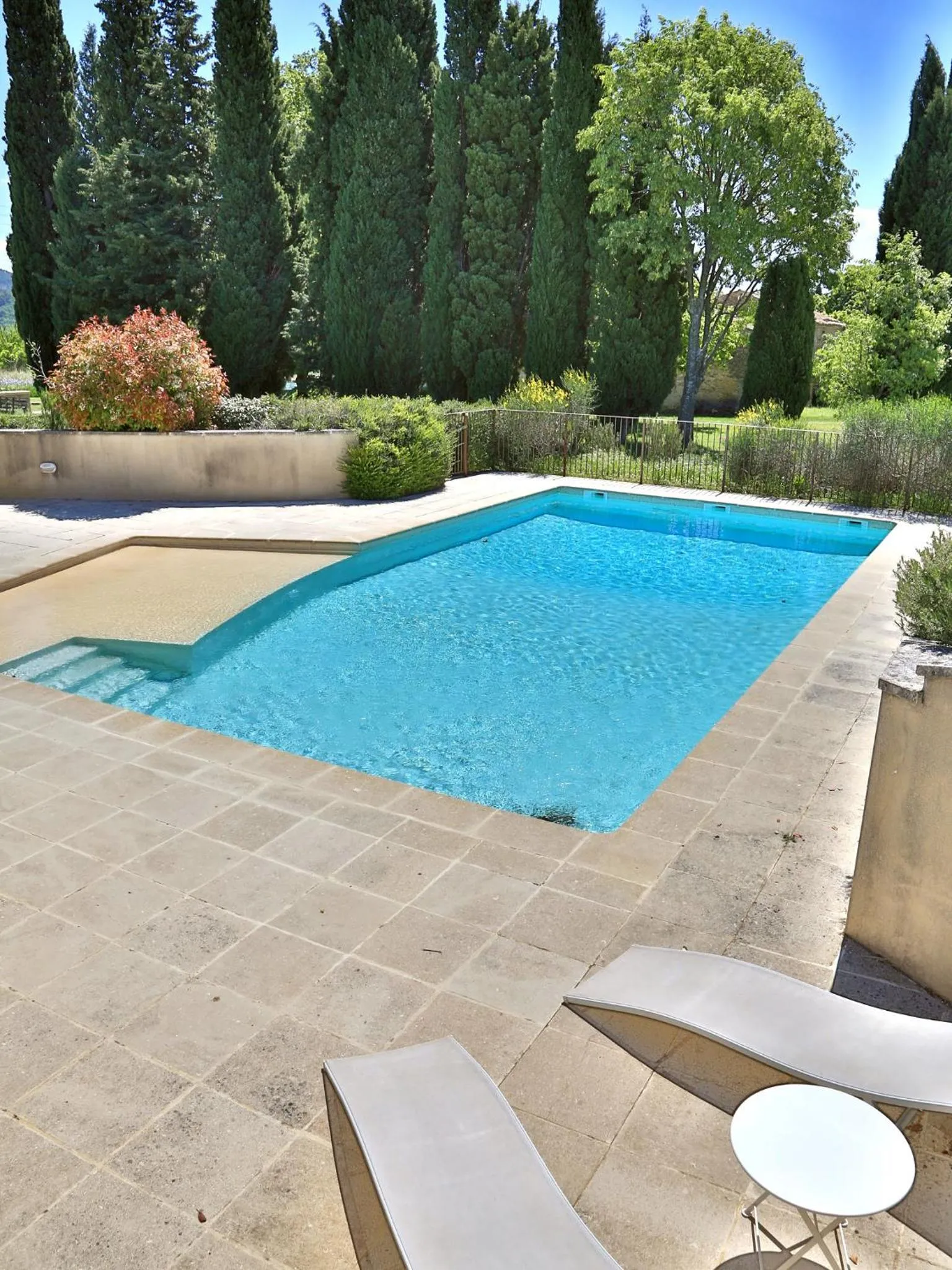 Swimming pool in Domaine la Carraire