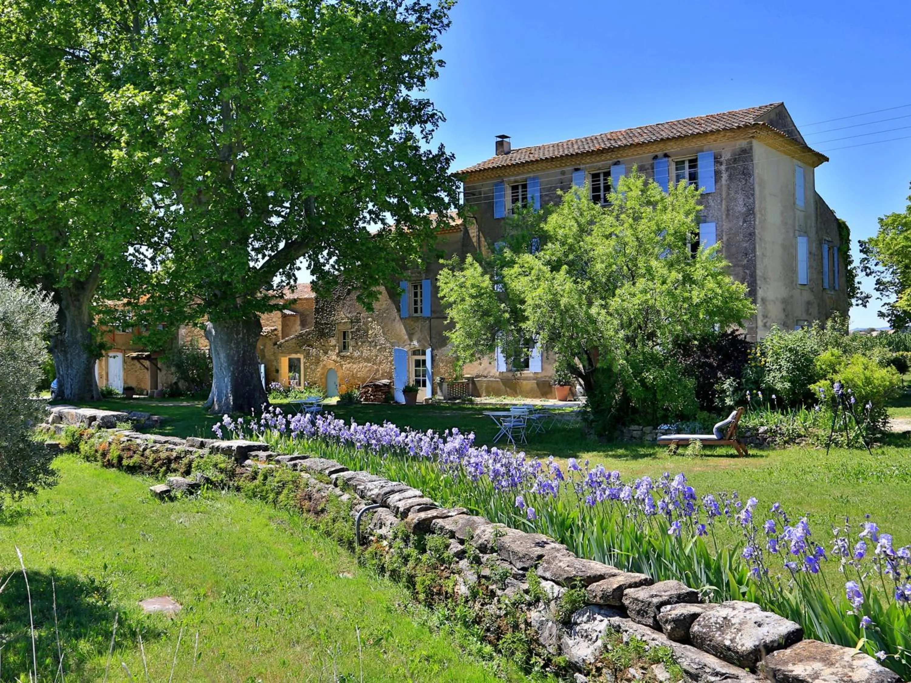 Property building in Domaine la Carraire