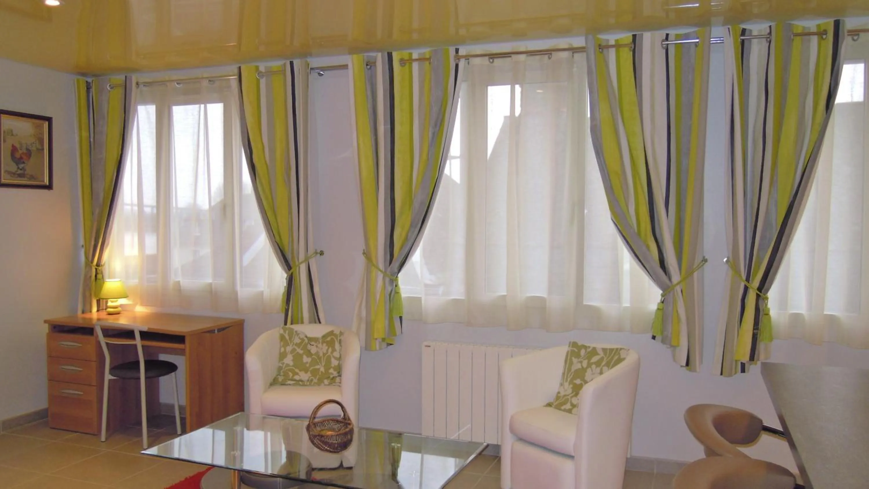 Decorative detail in Les Hellebores