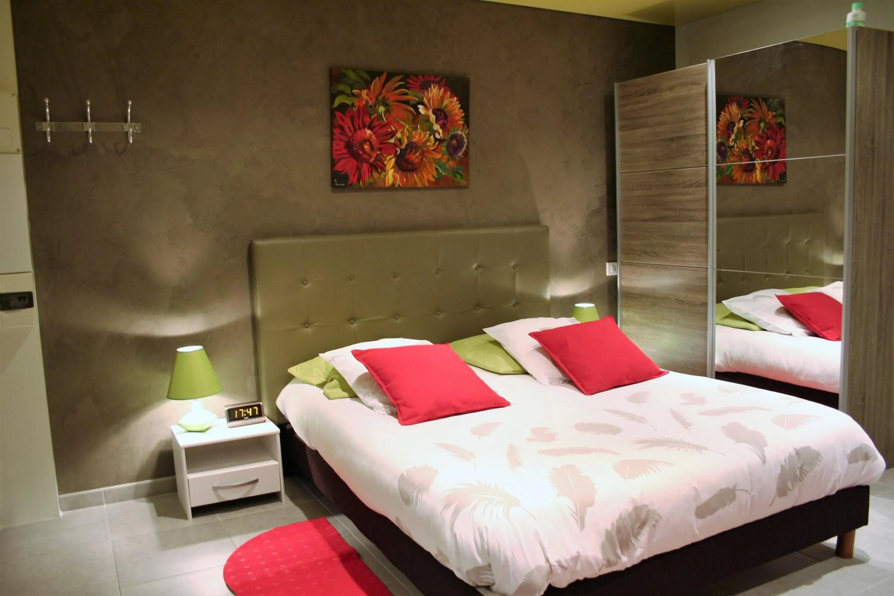 Bed in Les Hellebores