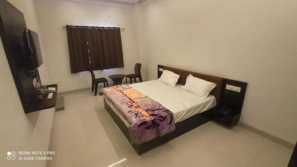 Bed in Maharastra Bhavan Atithi Grah