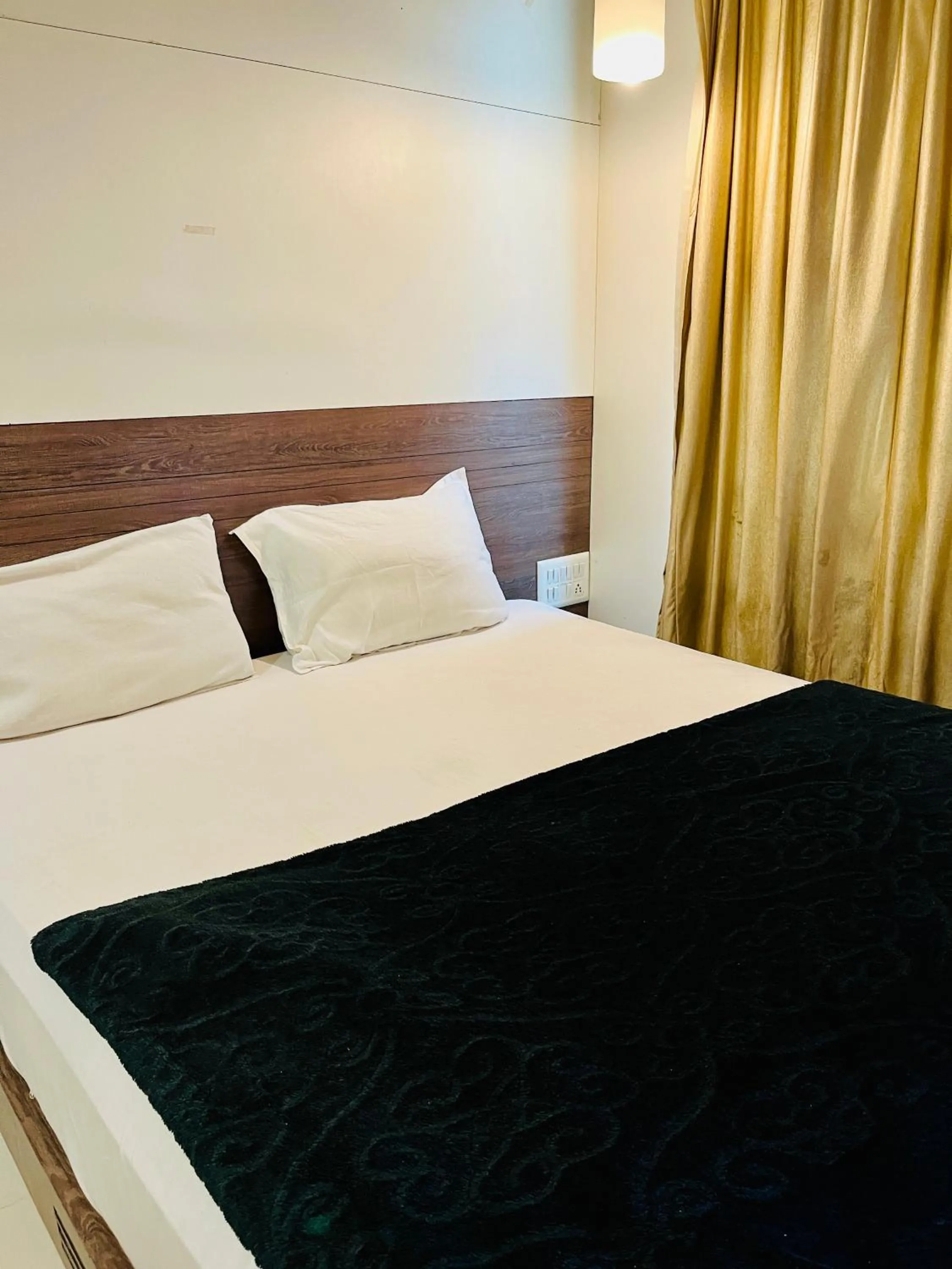 Bed in Maharastra Bhavan Atithi Grah