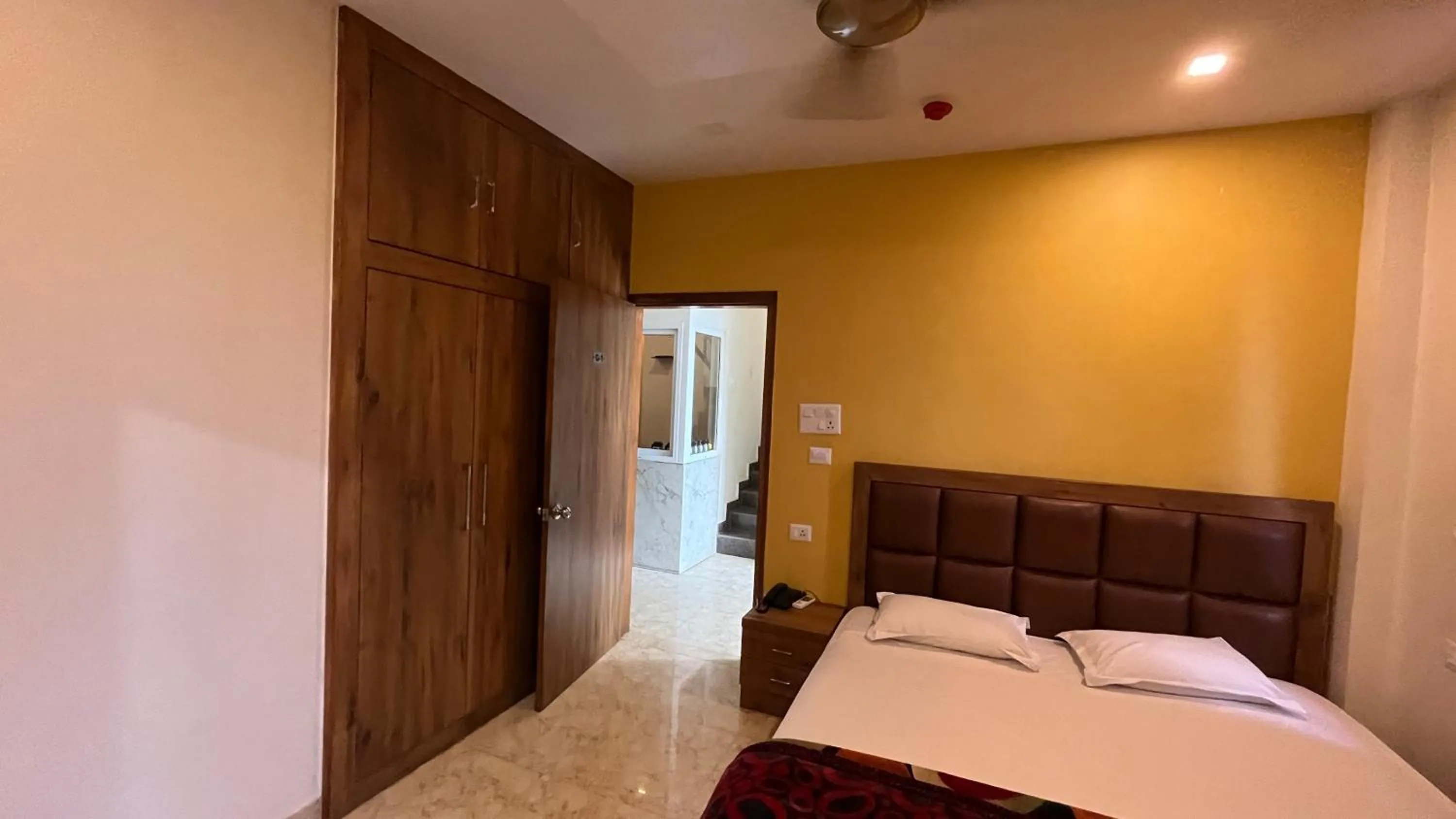 Bed in Maharastra Bhavan Atithi Grah