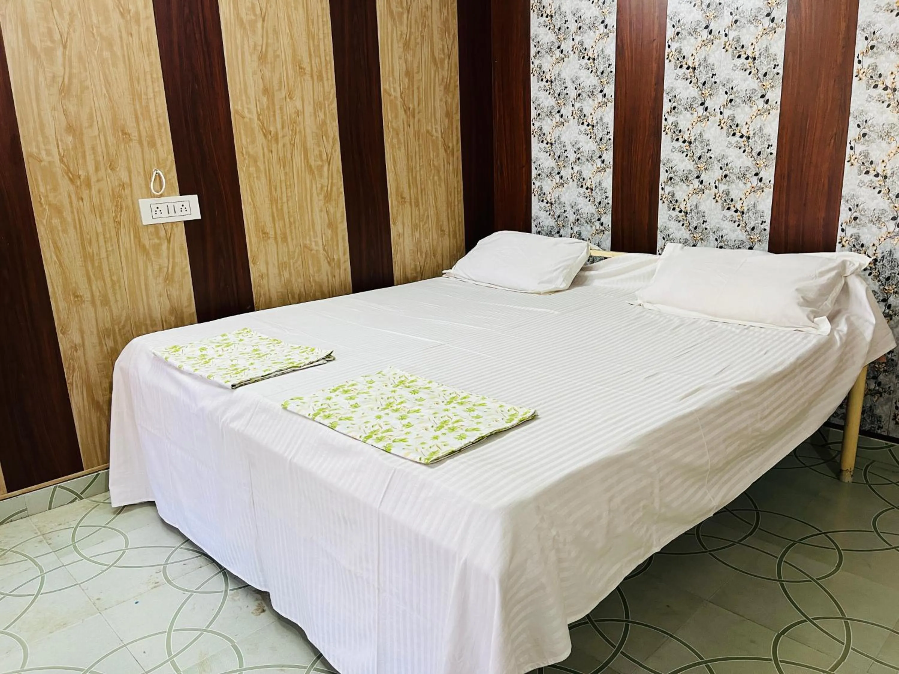 Bed in Maharastra Bhavan Atithi Grah