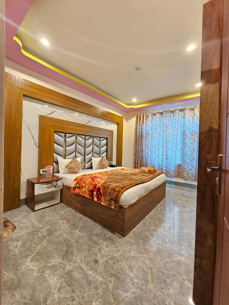 Bed in Maharastra Bhavan Atithi Grah