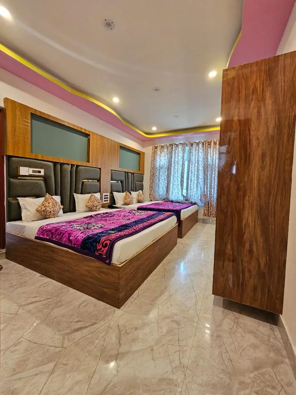 Bed in Maharastra Bhavan Atithi Grah