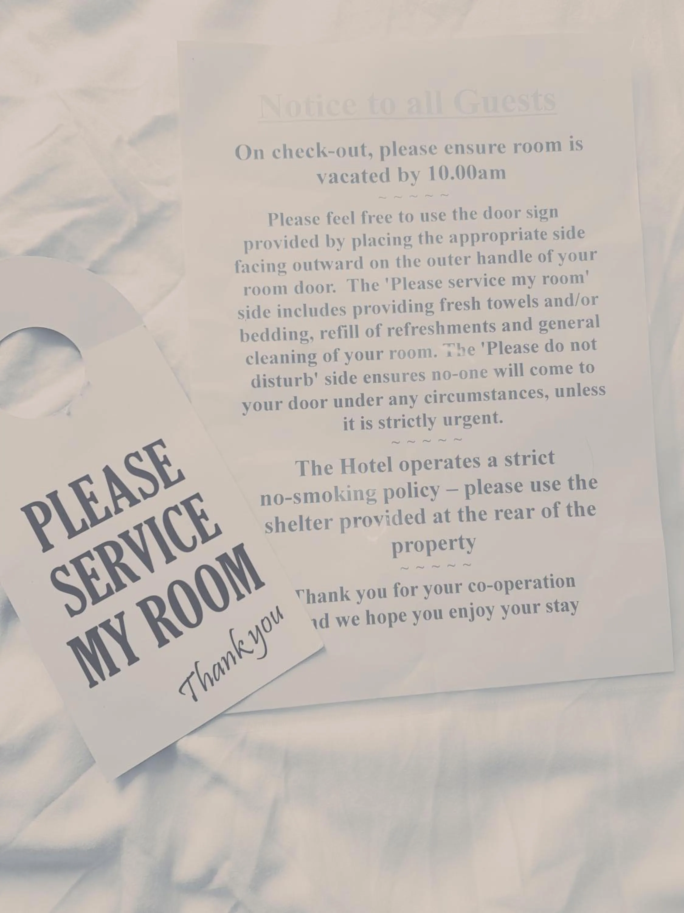 Logo/Certificate/Sign in The King's Head Hotel