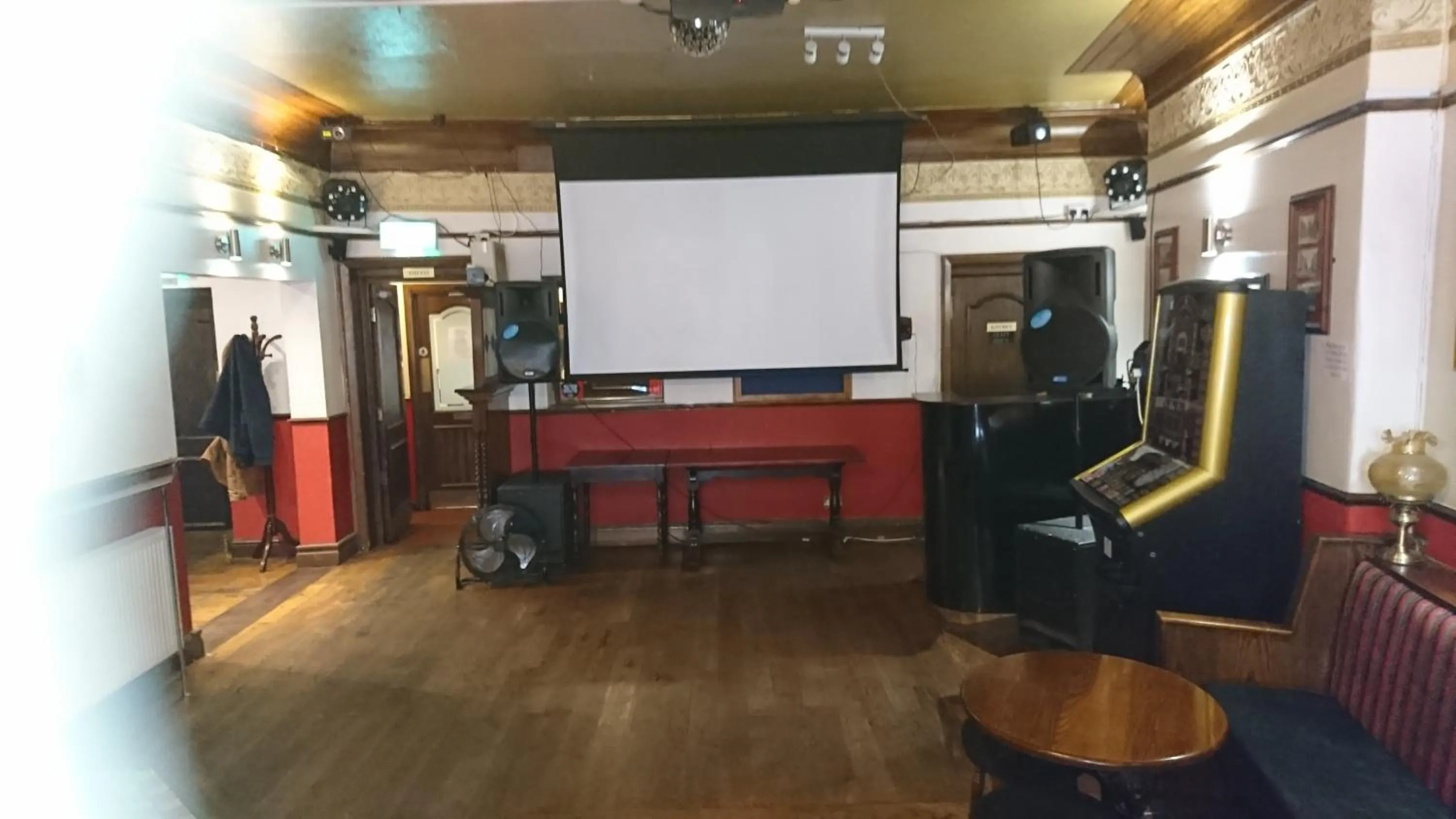 Lounge or bar in The King's Head Hotel