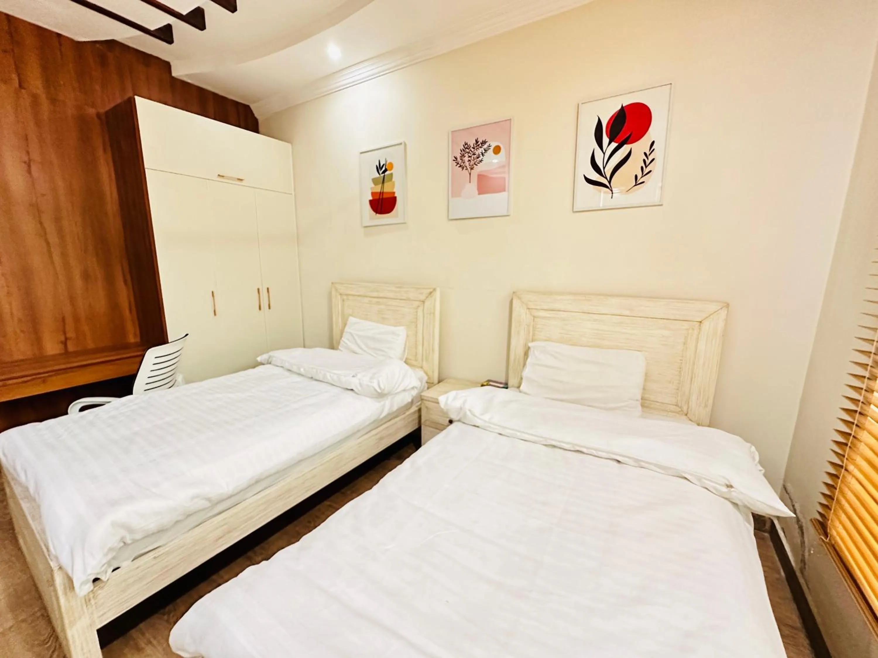 Bed in Holidazzle Lodge Islamabad