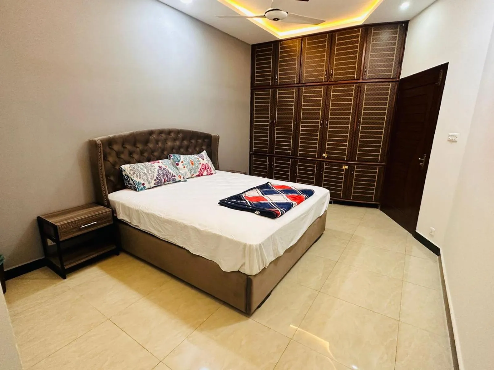 Photo of the whole room, Bed in Holidazzle Lodge Islamabad