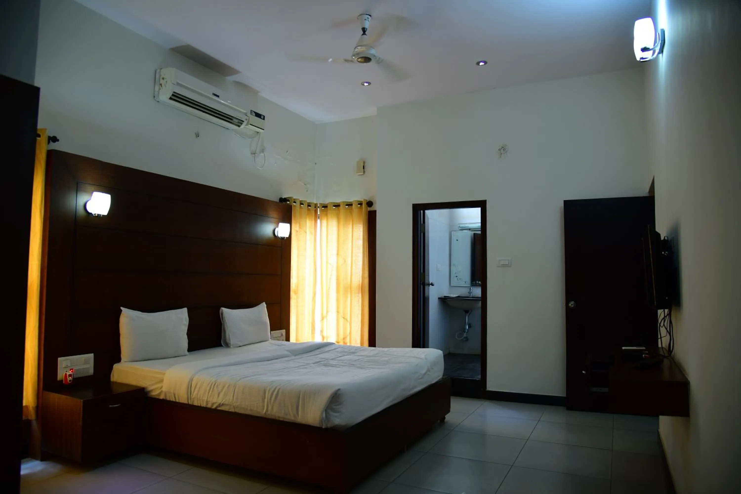 Photo of the whole room, Bed in Nijaguna Resorts