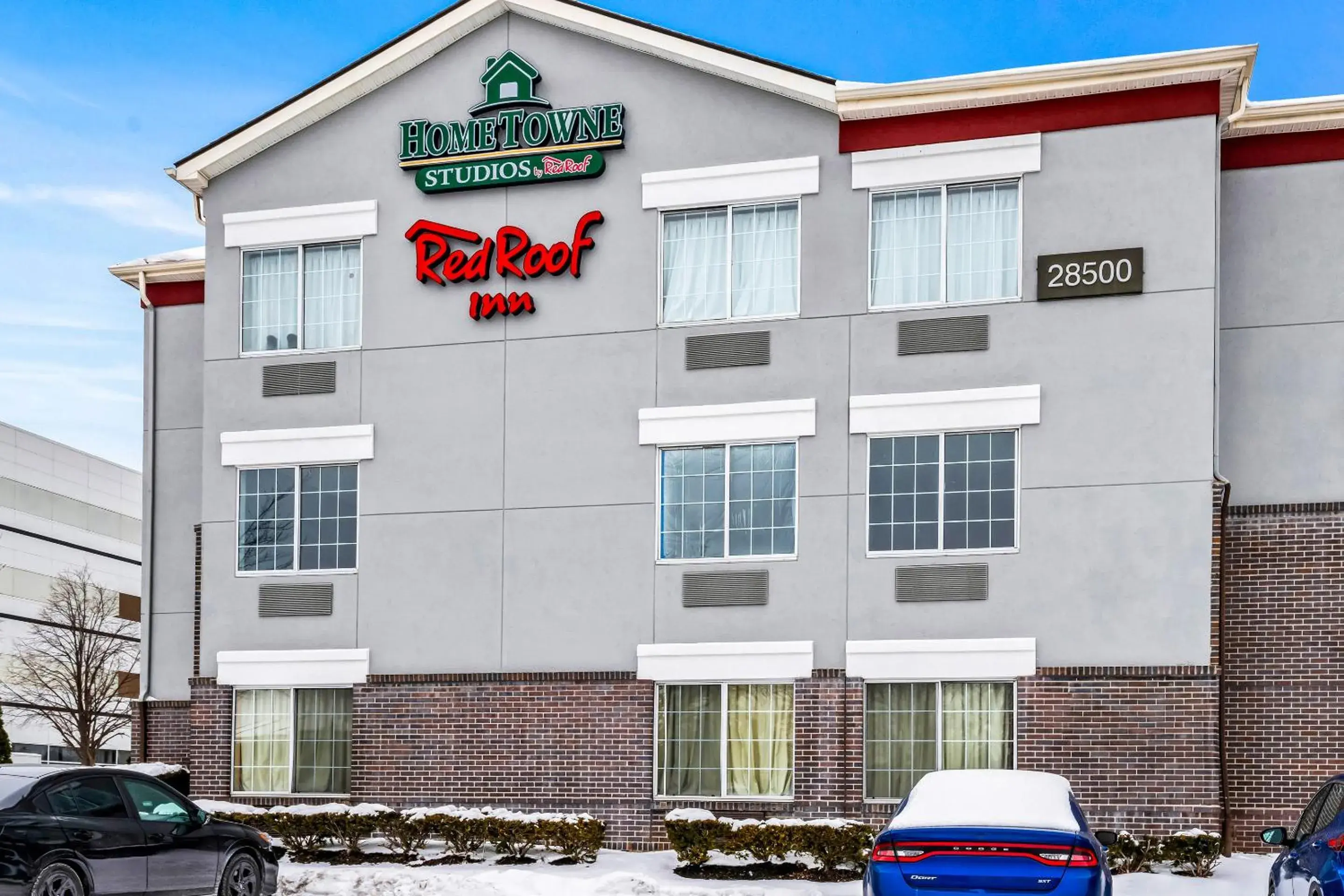 Property building in HomeTowne Studios by Red Roof Southfield Property building in HomeTowne Studios by Red Roof Southfield