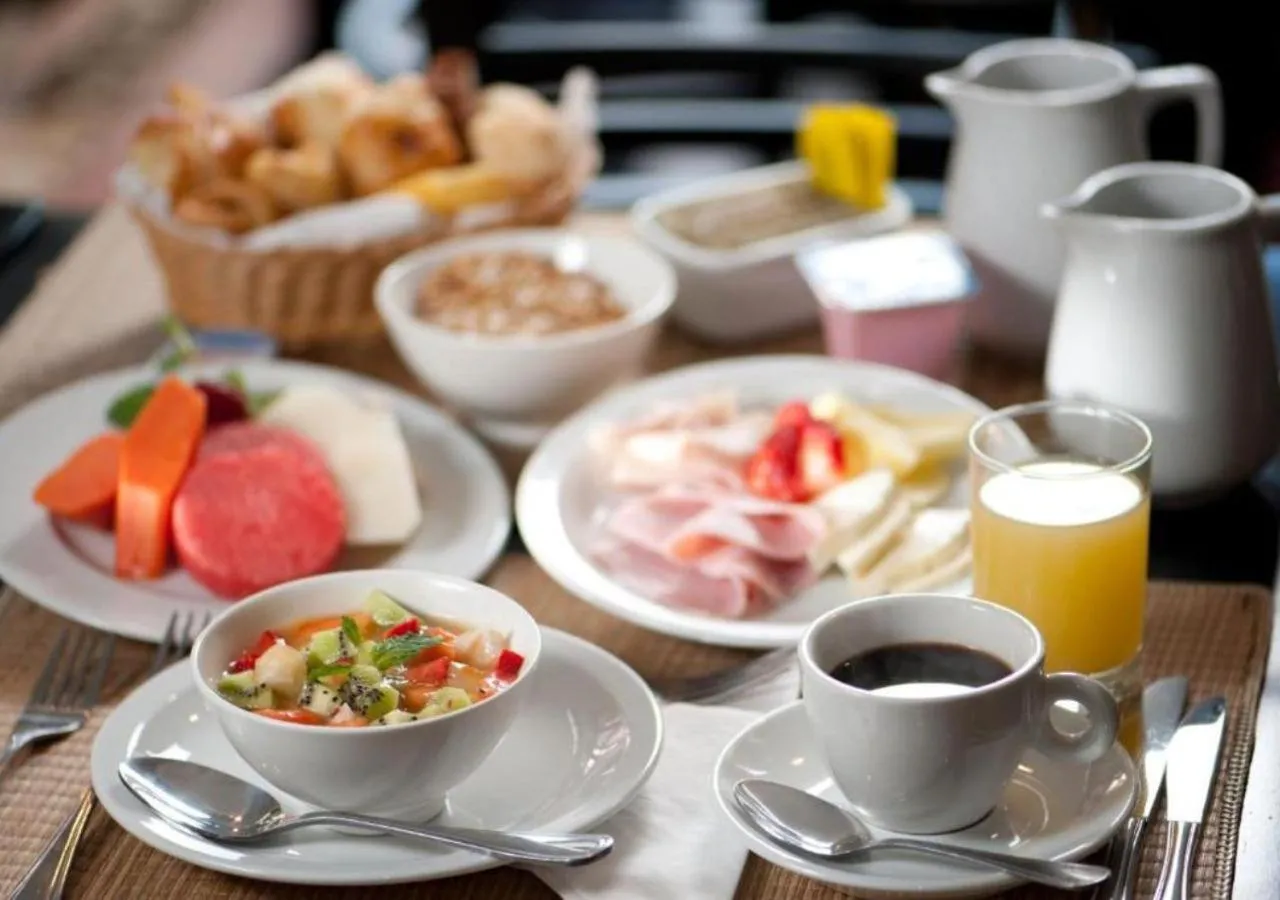 Restaurant/places to eat in Ninety Hotel - Flat completo - Alameda Lorena - Jardins