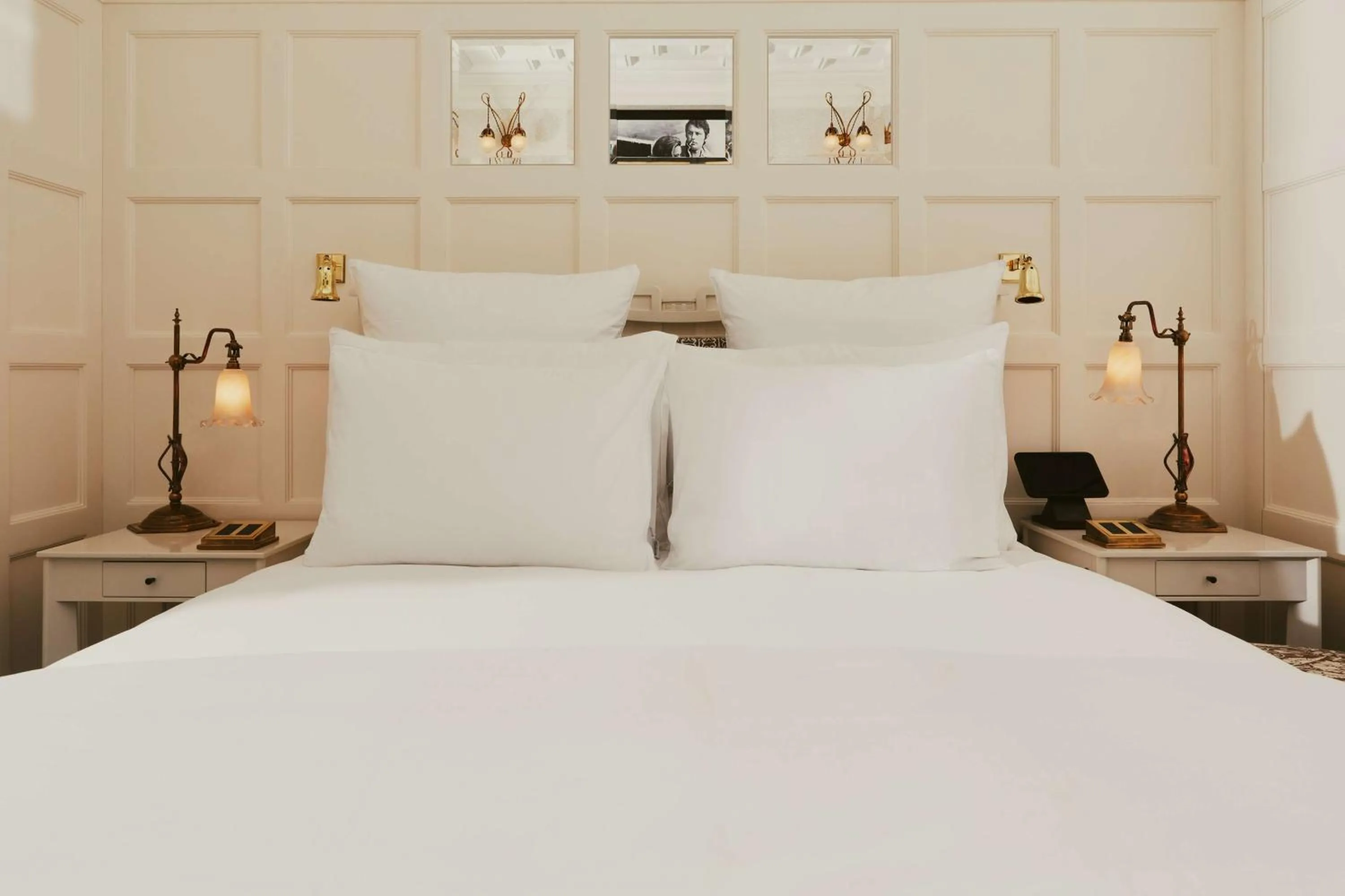 Bedroom, Bed in At Sloane
