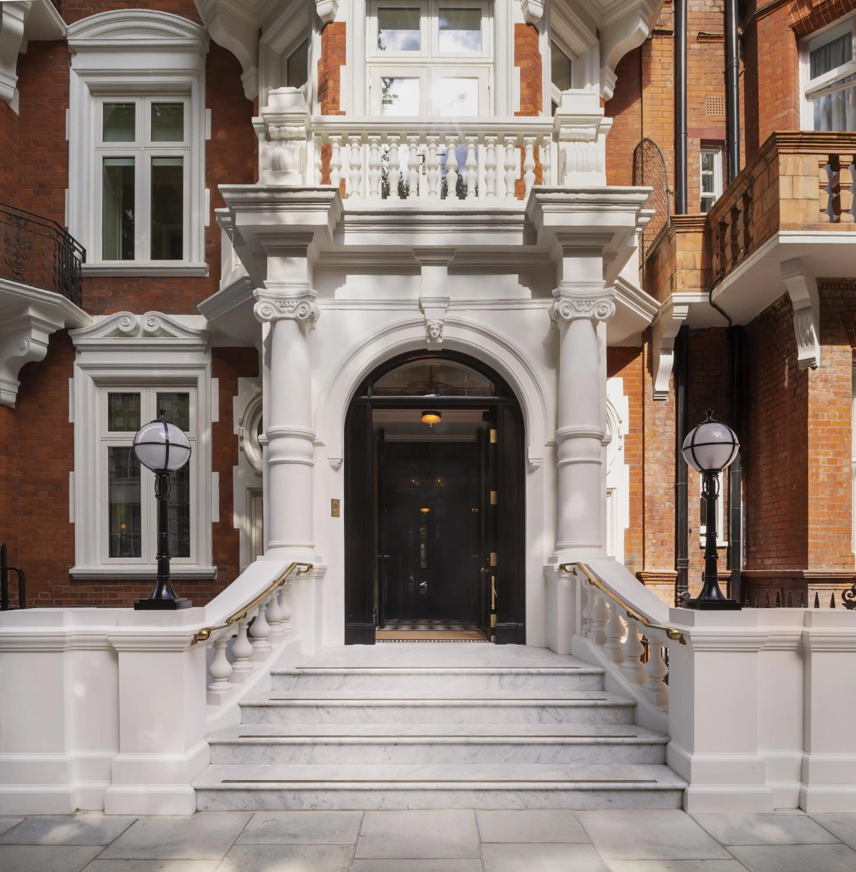 Facade/entrance in At Sloane