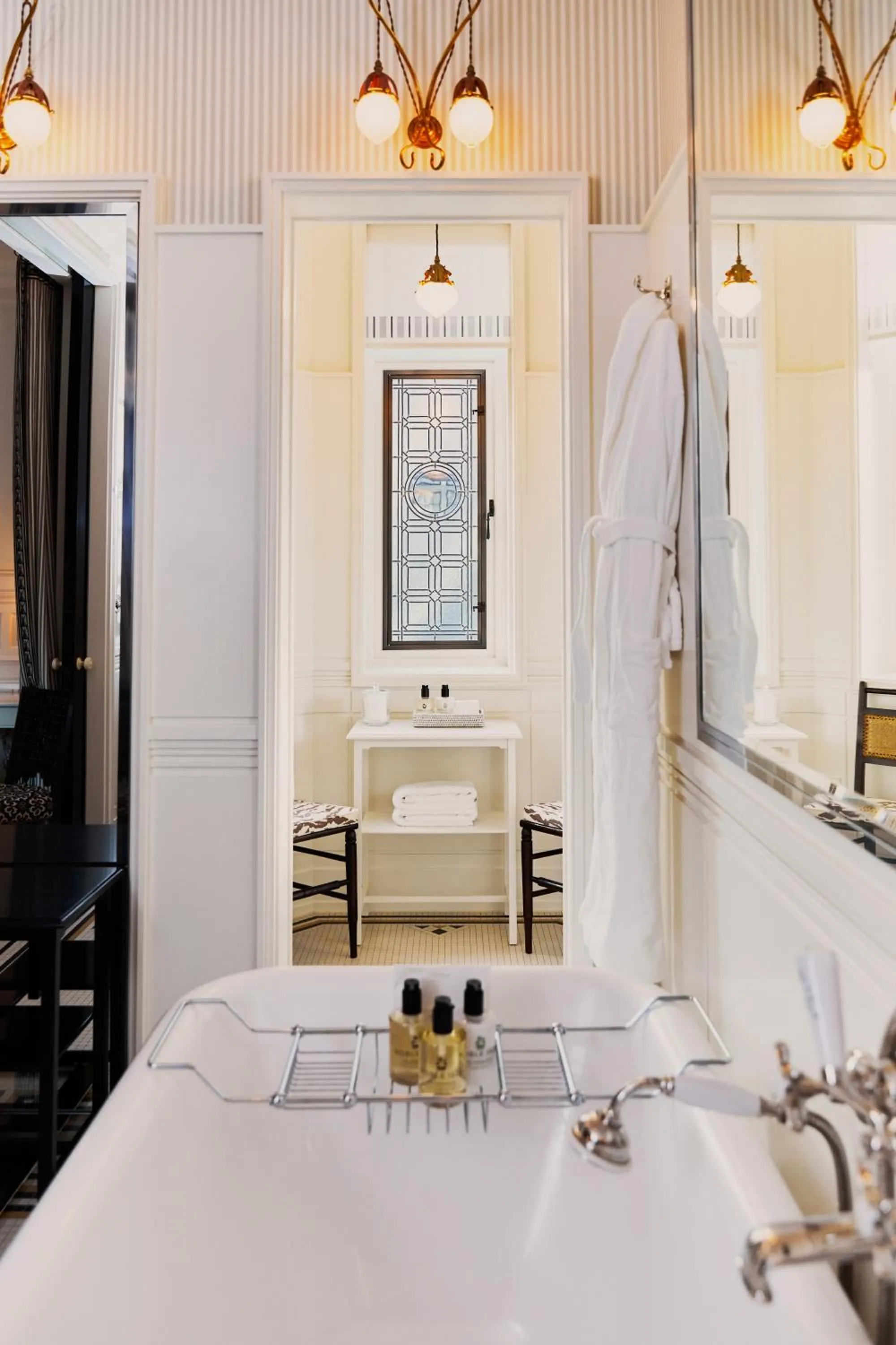 Public Bath, Bed in At Sloane