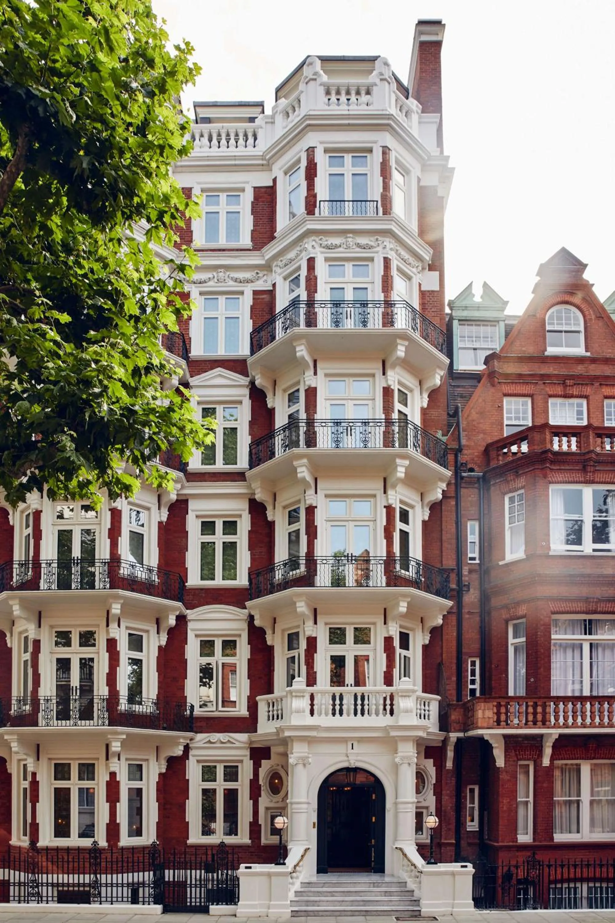 Property building in At Sloane