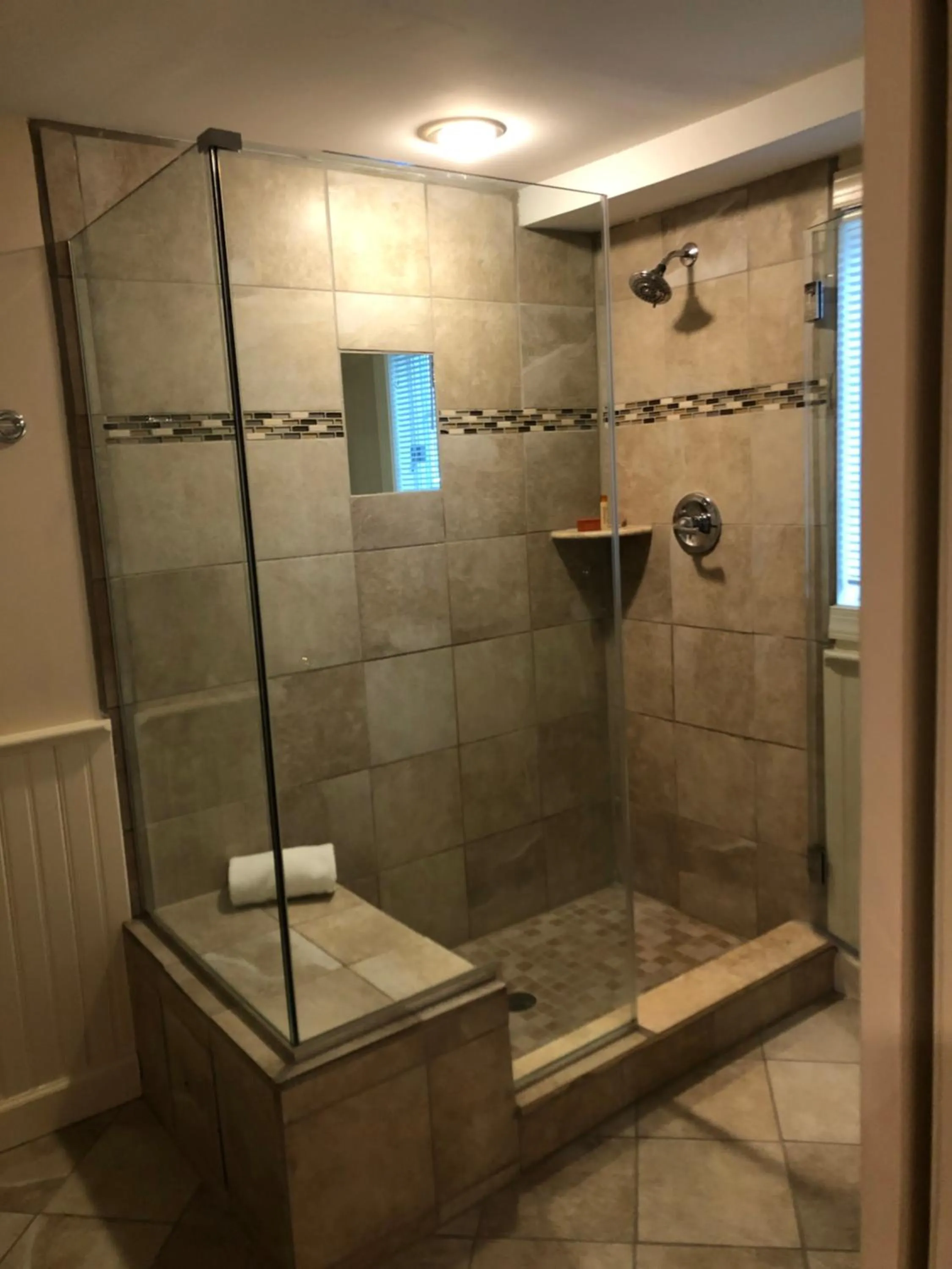 Shower in Joseph Ambler Inn