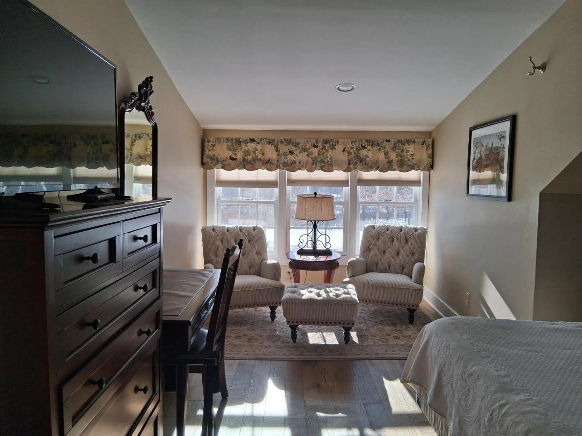 TV and multimedia, Bed in Joseph Ambler Inn