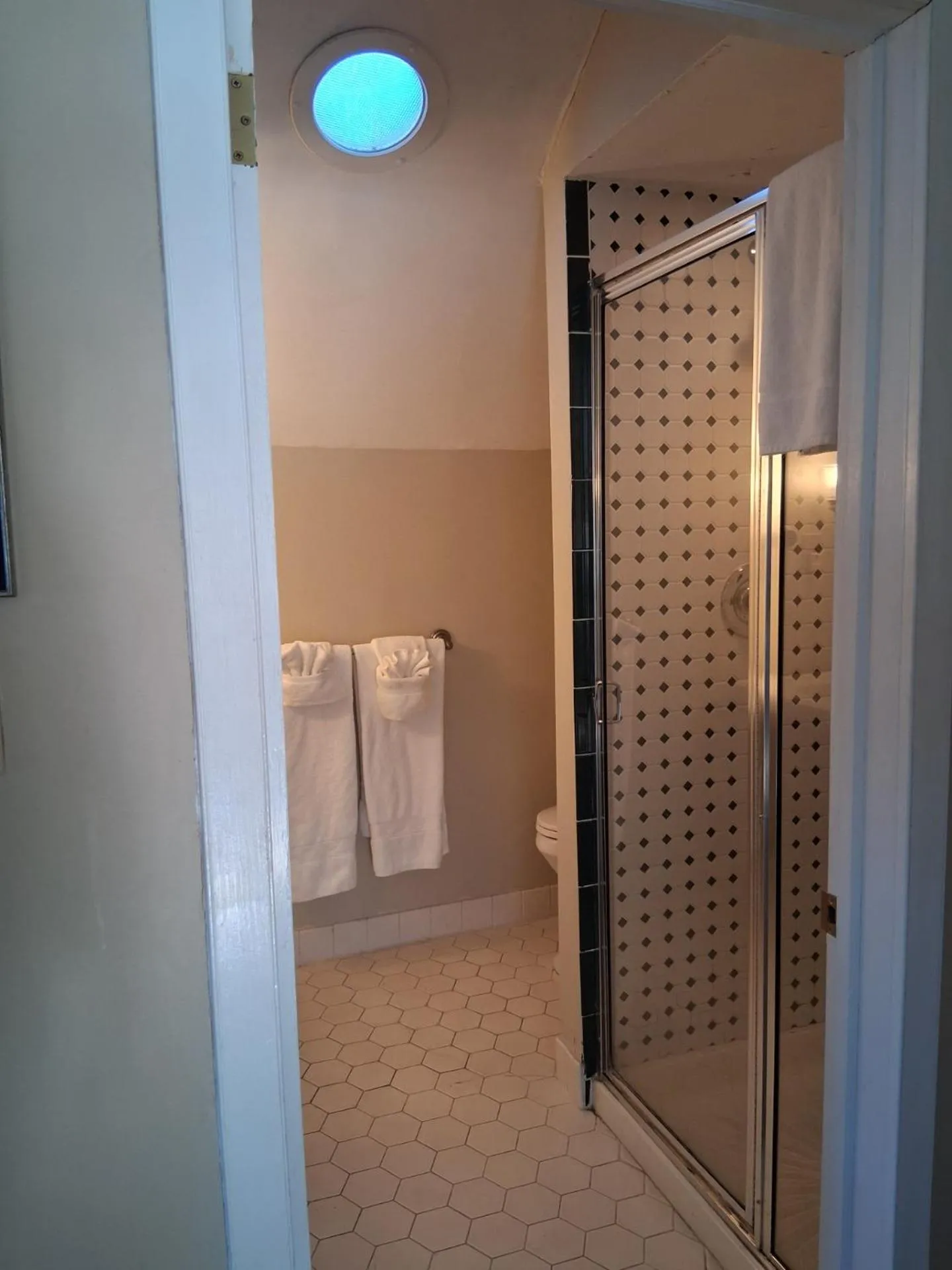 Shower in Joseph Ambler Inn