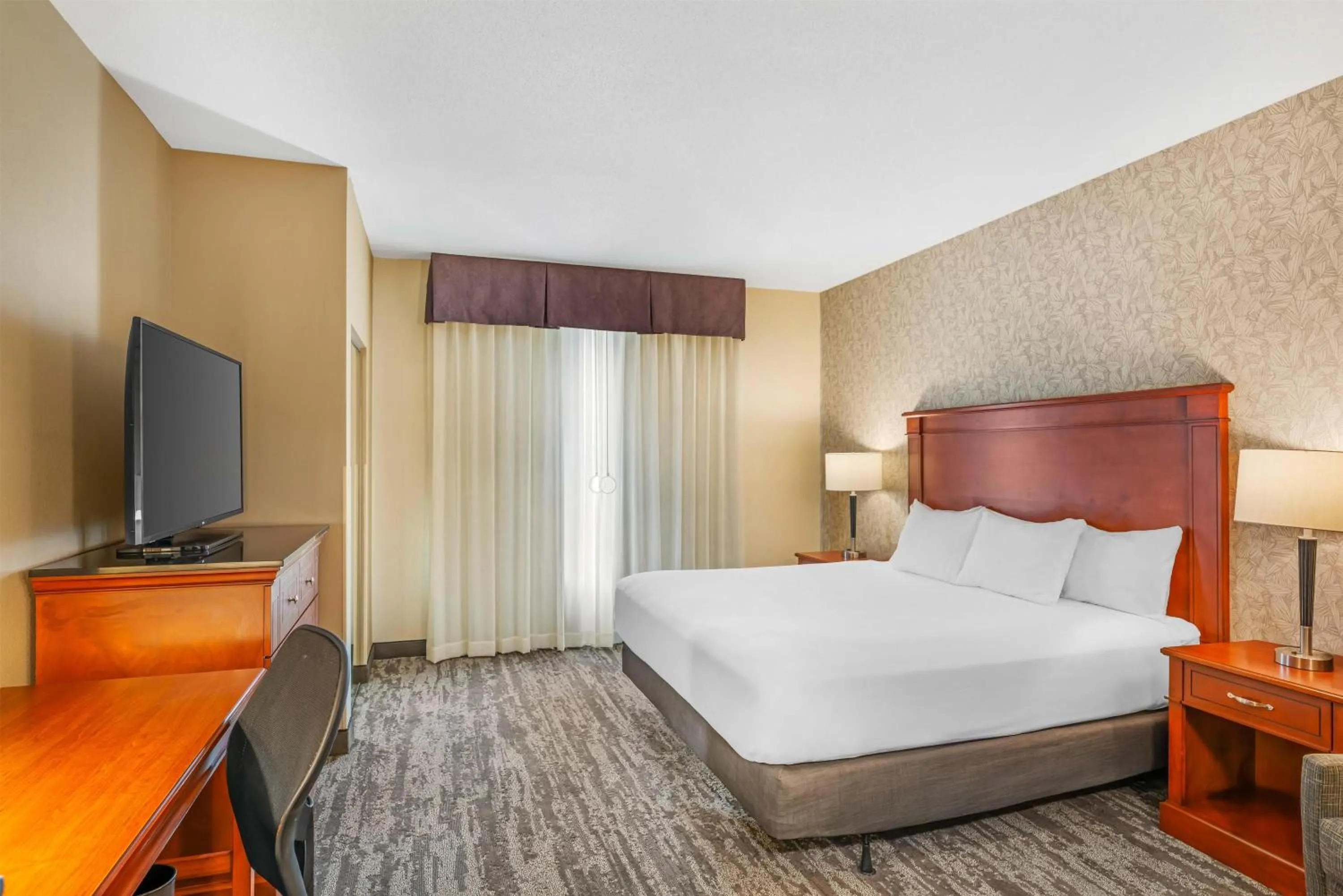 Bedroom, Bed in Drury Plaza Hotel St Louis Brentwood