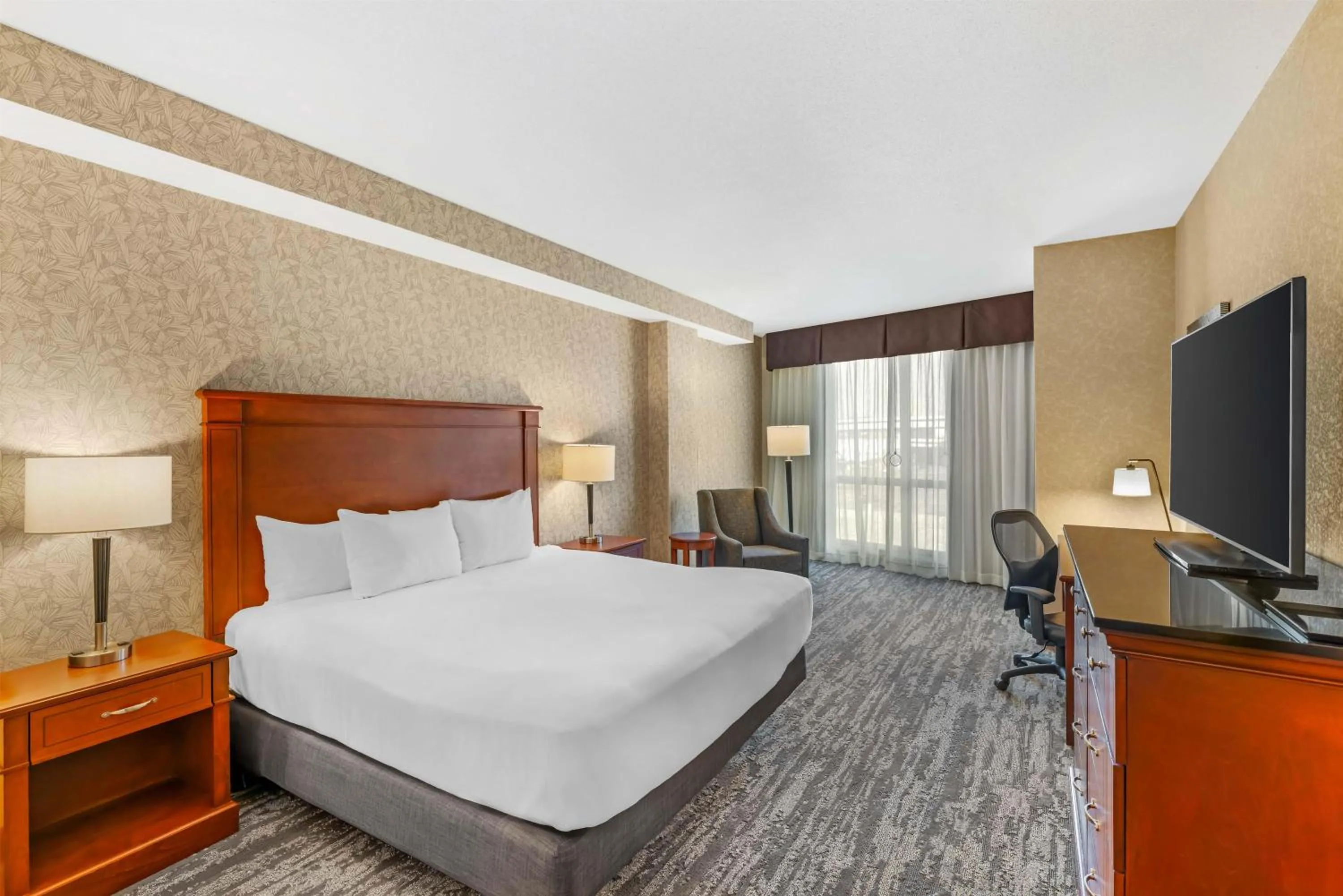 Bedroom, Bed in Drury Plaza Hotel St Louis Brentwood