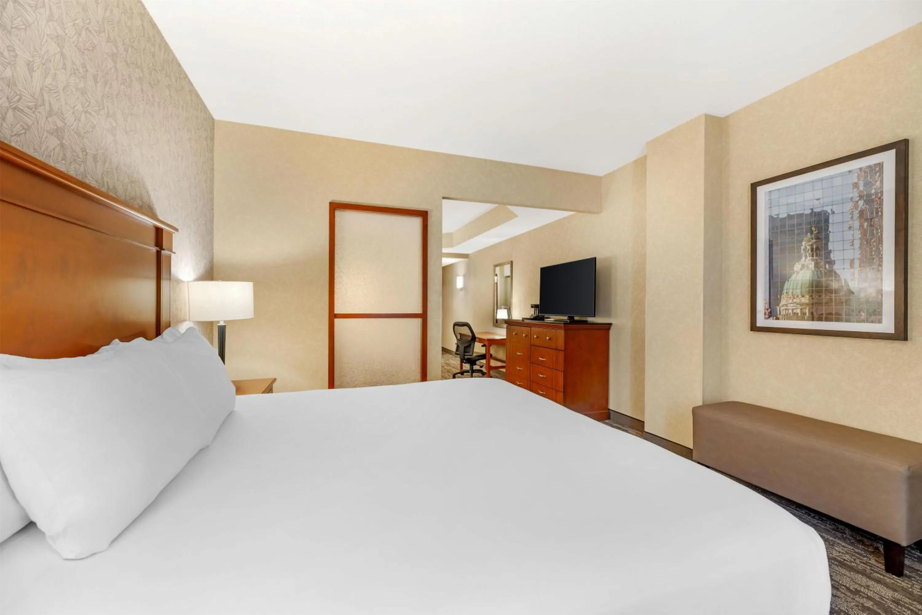 Bedroom, Bed in Drury Plaza Hotel St Louis Brentwood