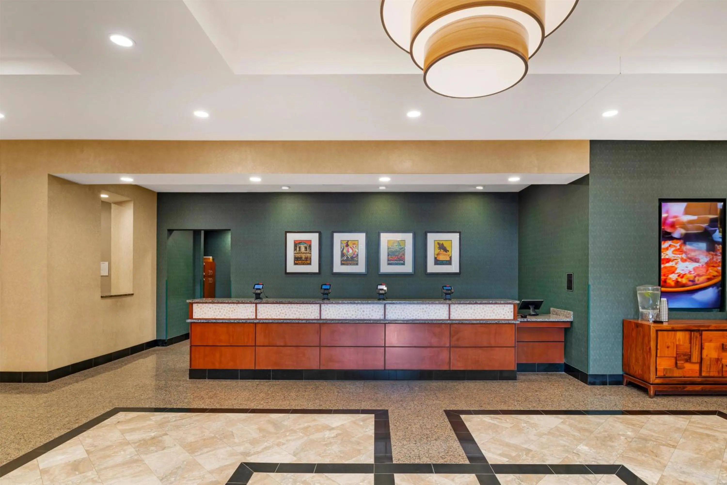 Lobby or reception in Drury Plaza Hotel St Louis Brentwood