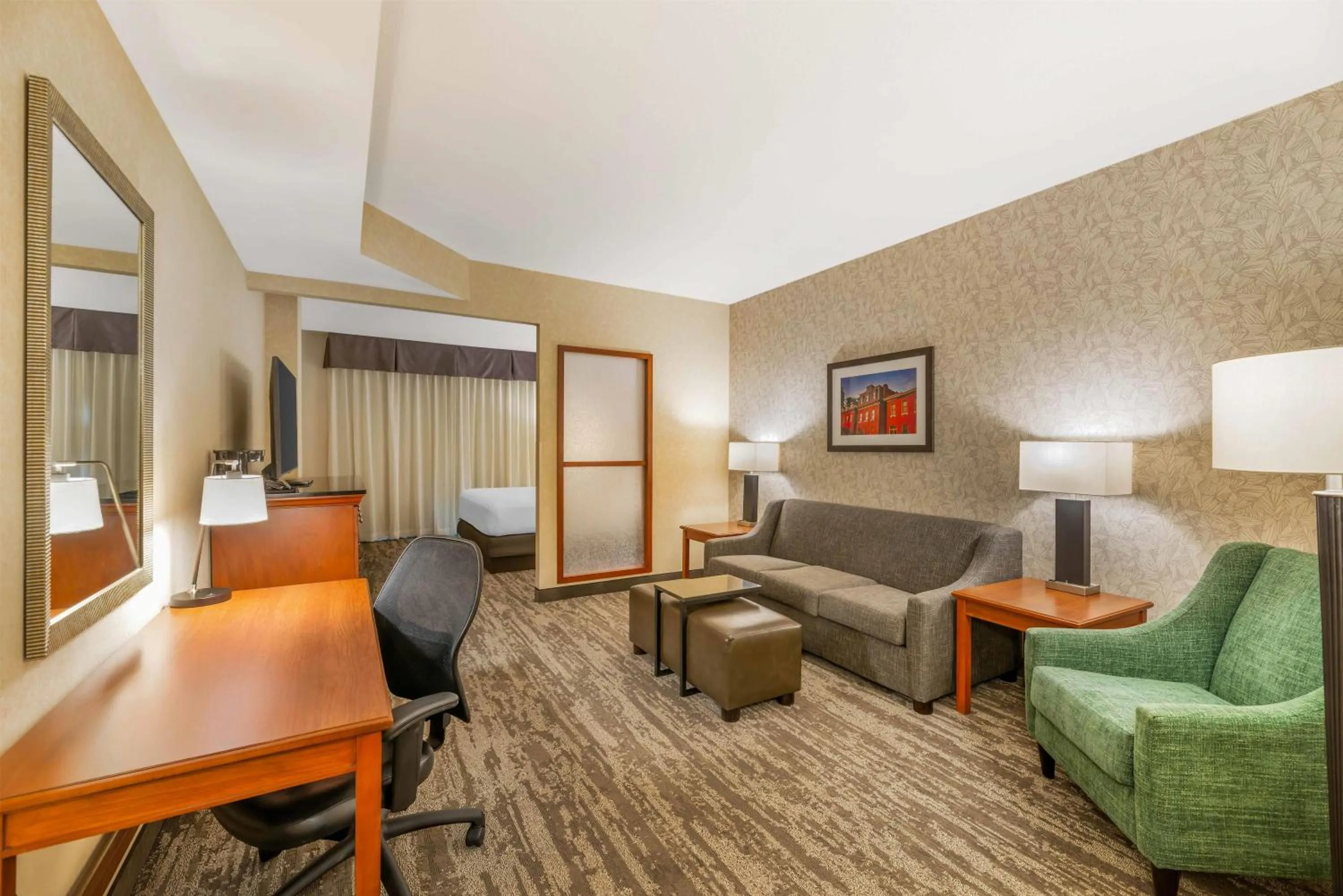 Bedroom in Drury Plaza Hotel St Louis Brentwood