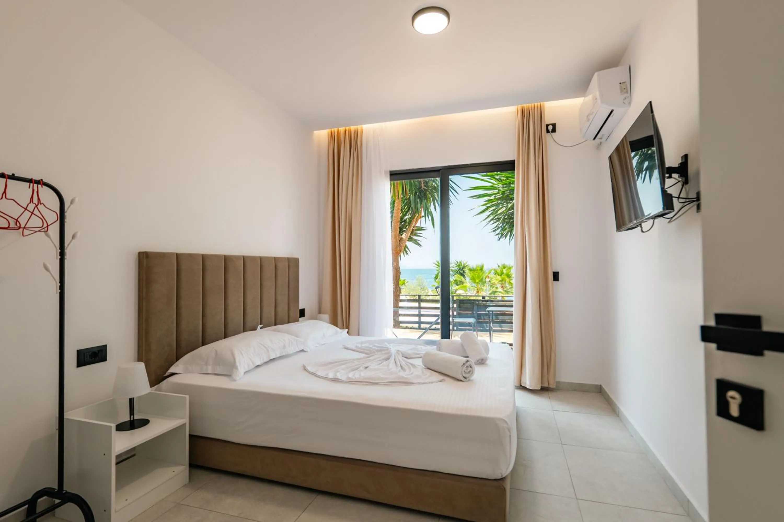 Bed in Sunset Aparthotel