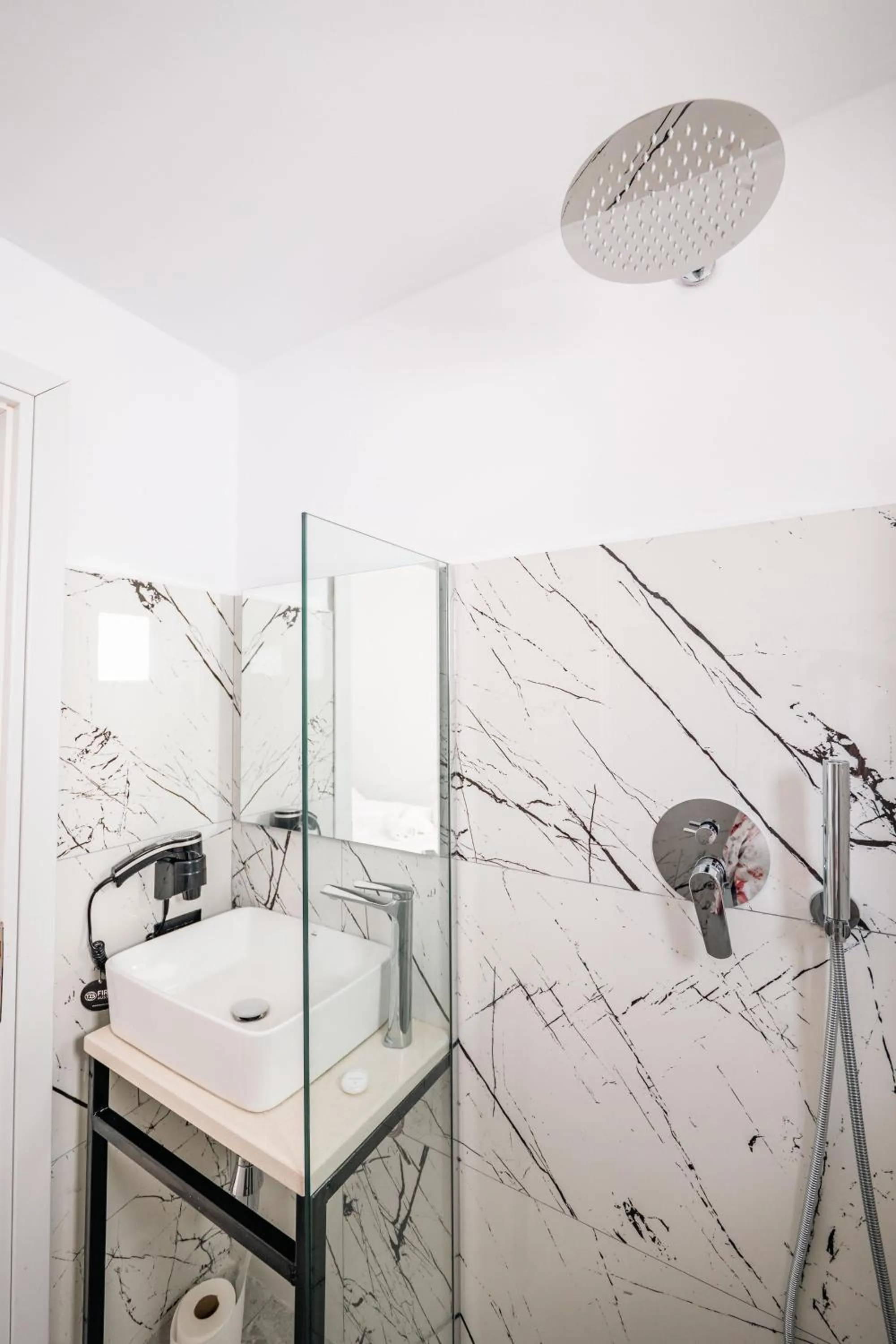 Shower in Sunset Aparthotel