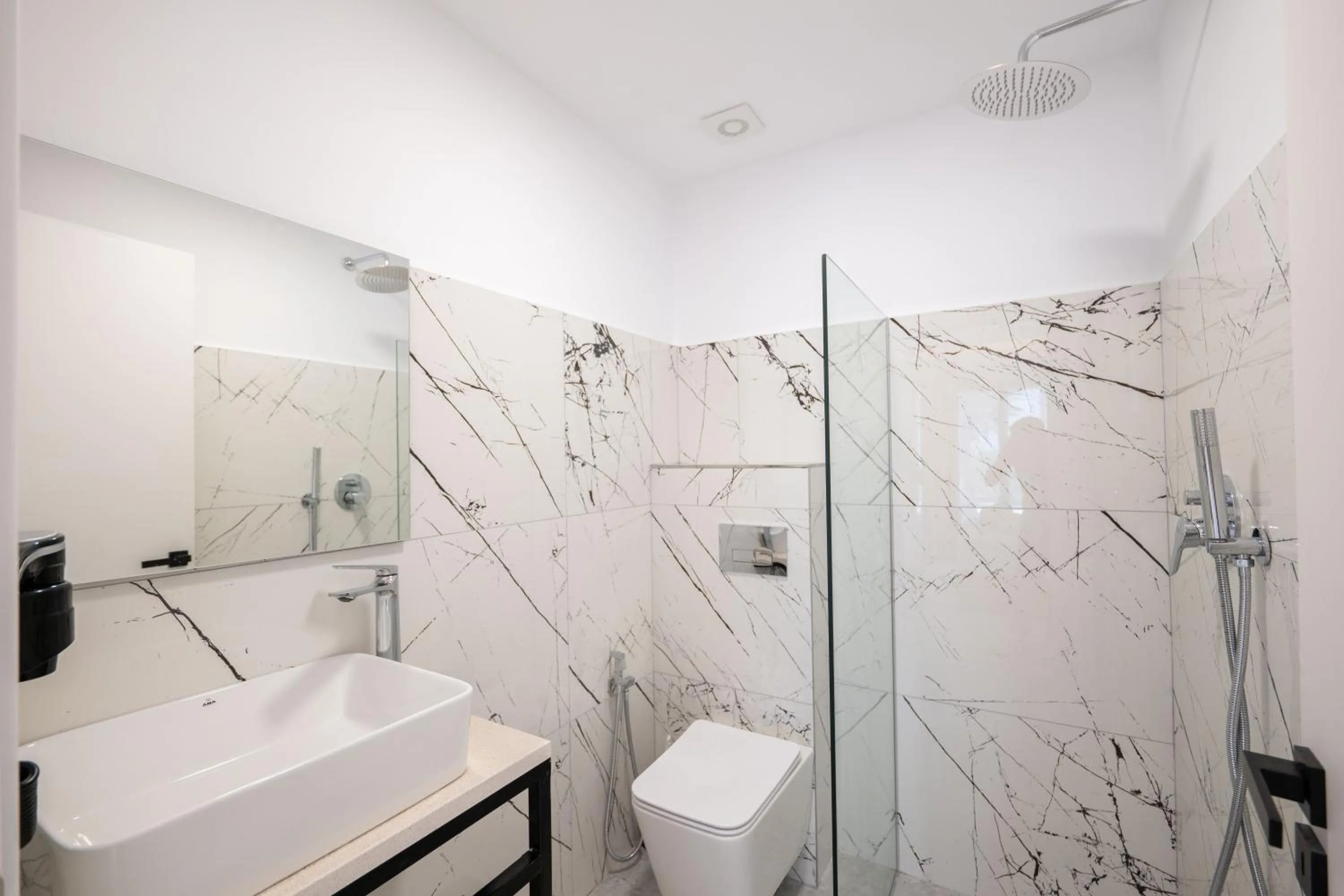 Shower in Sunset Aparthotel