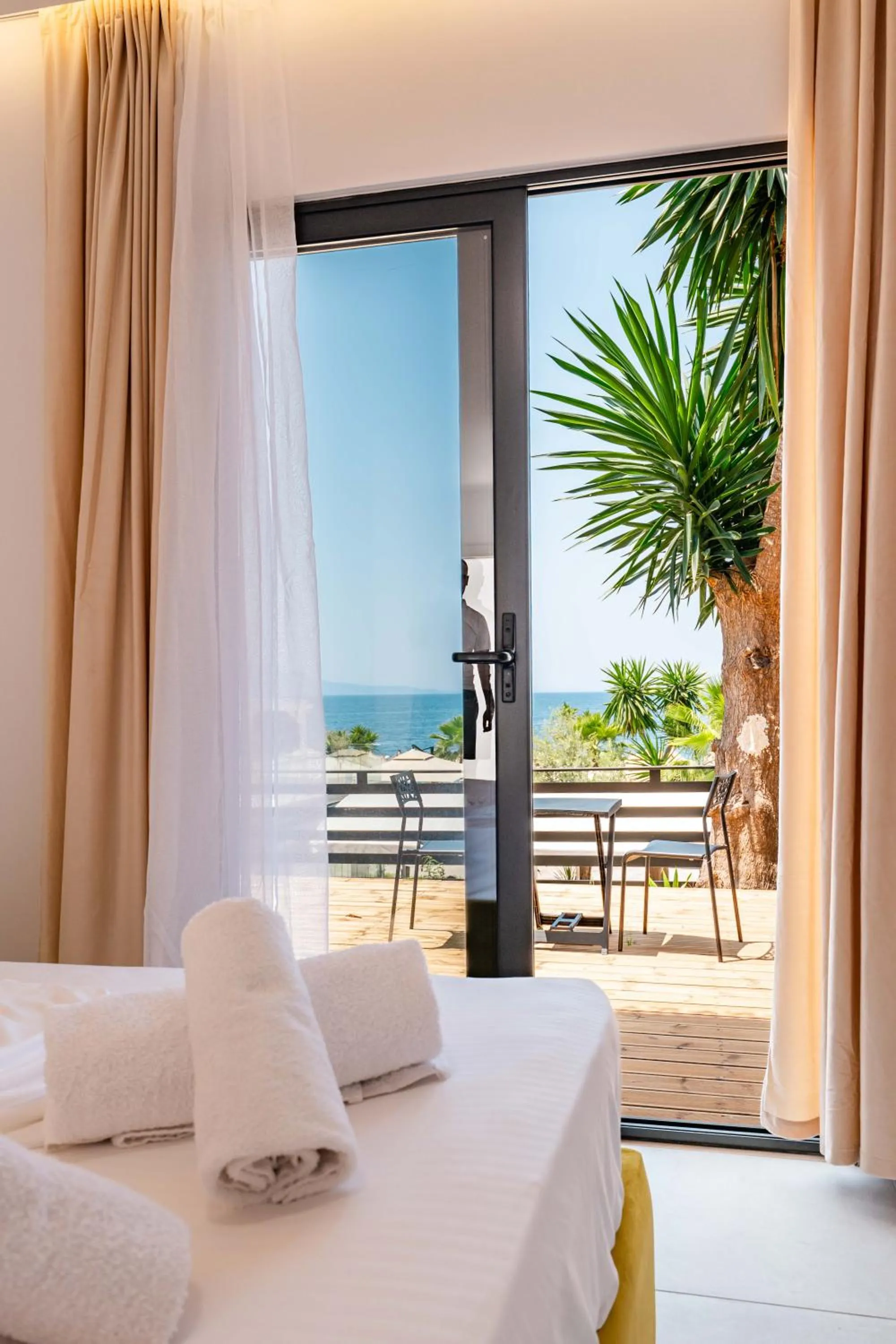 Bed in Sunset Aparthotel