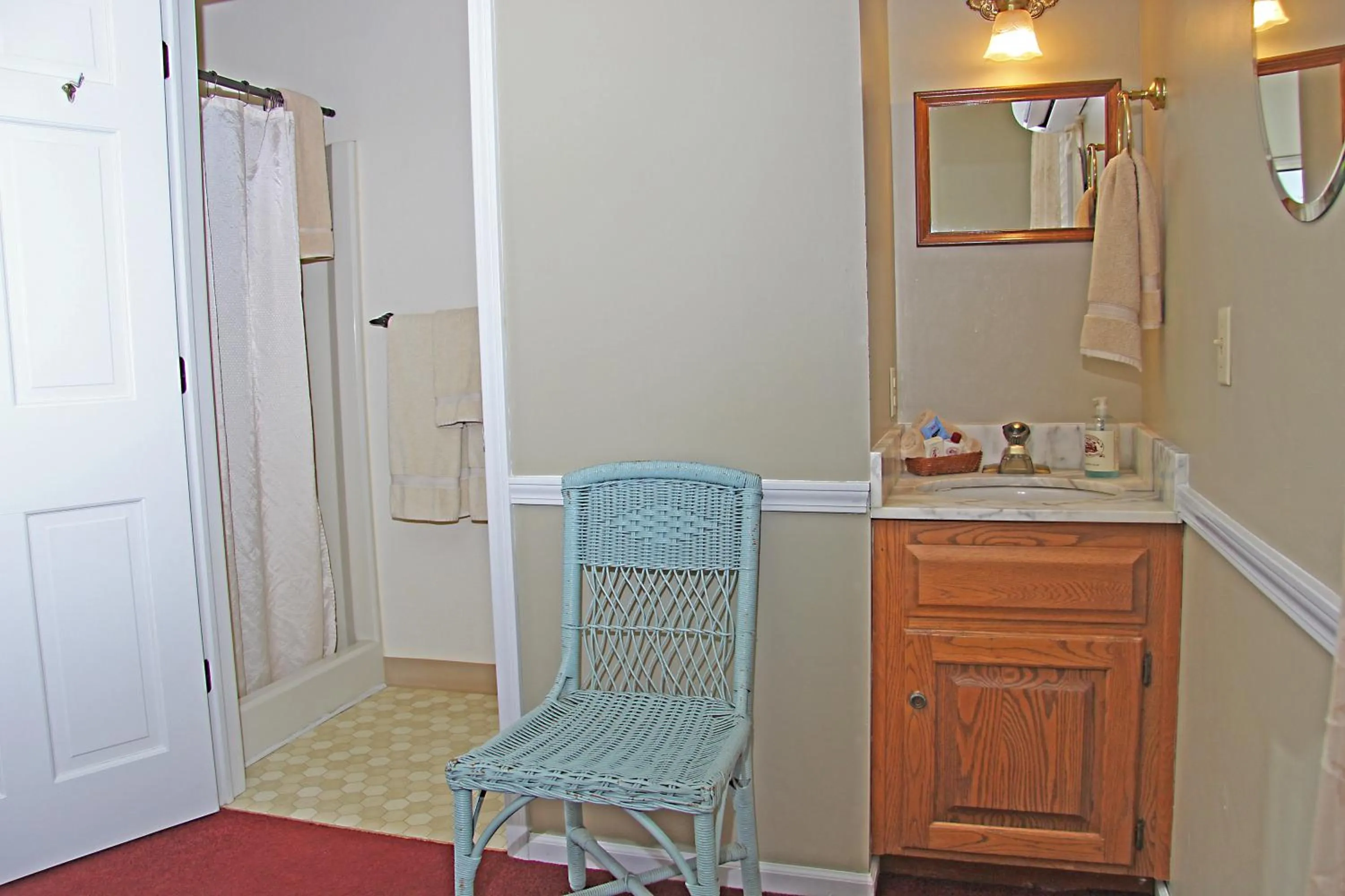 Bathroom in Eagle Harbor Inn