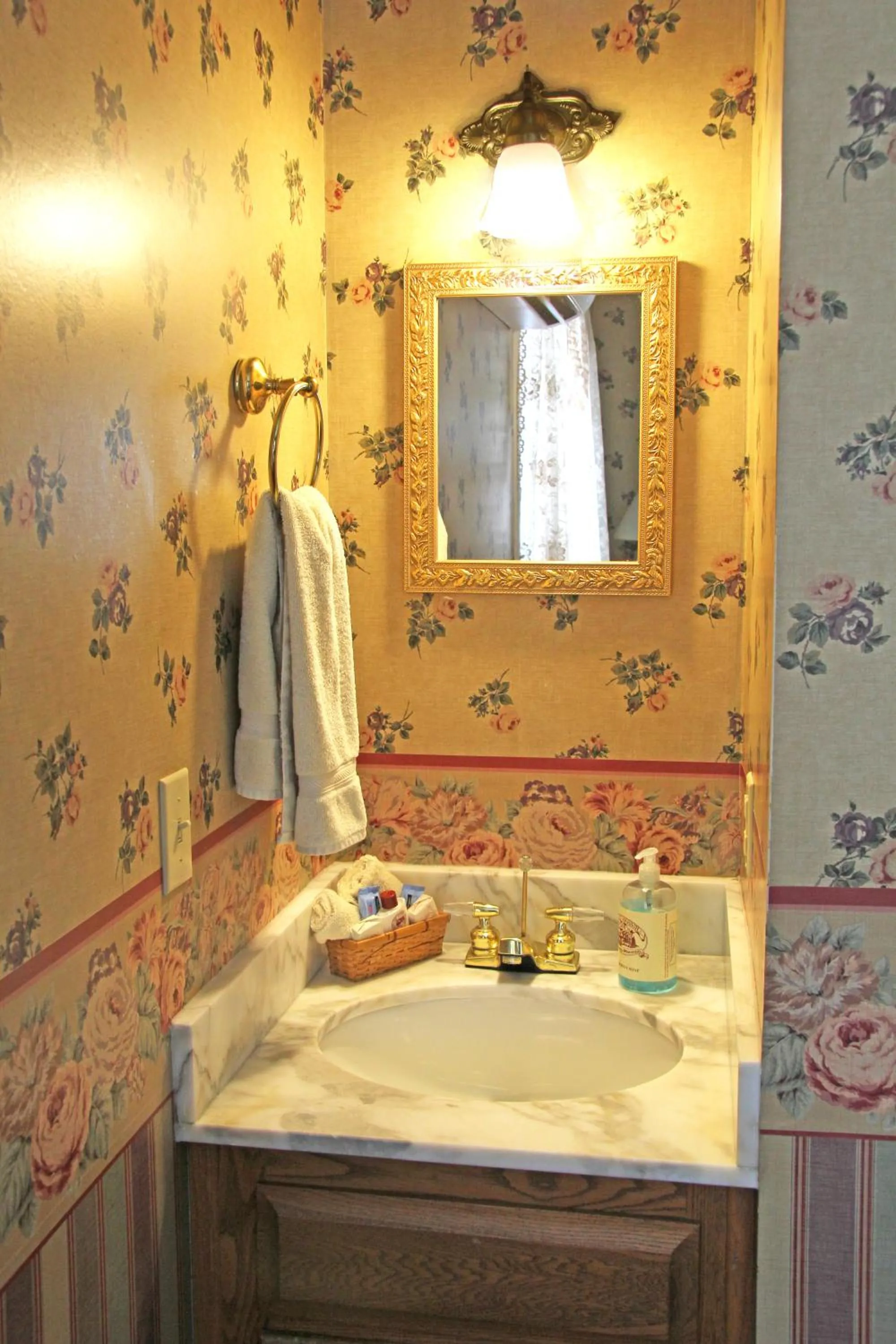 Bathroom in Eagle Harbor Inn