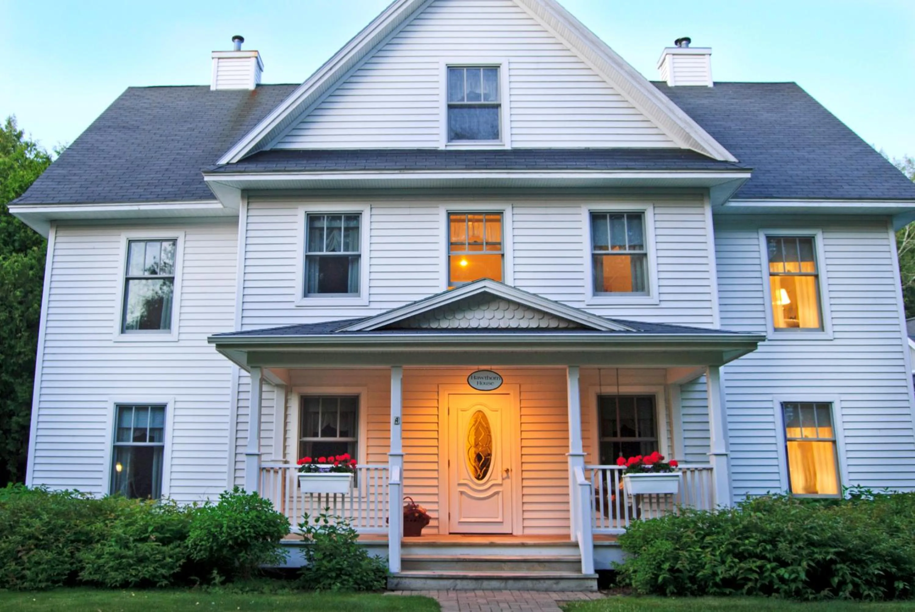 Property building in Eagle Harbor Inn