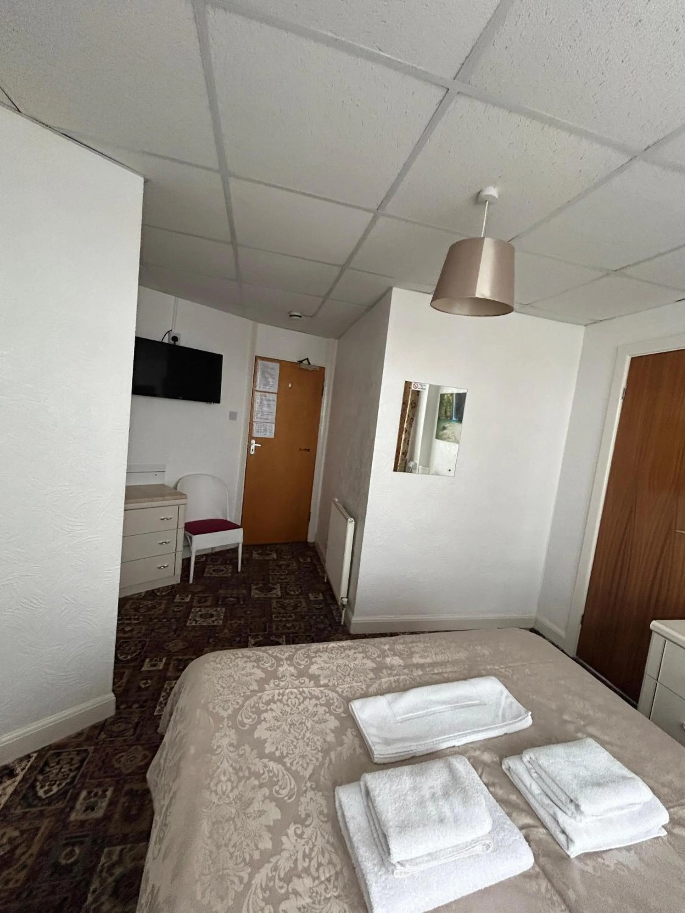 Bedroom, Bed in OYO Delton Hotel Blackpool Pleasure Beach