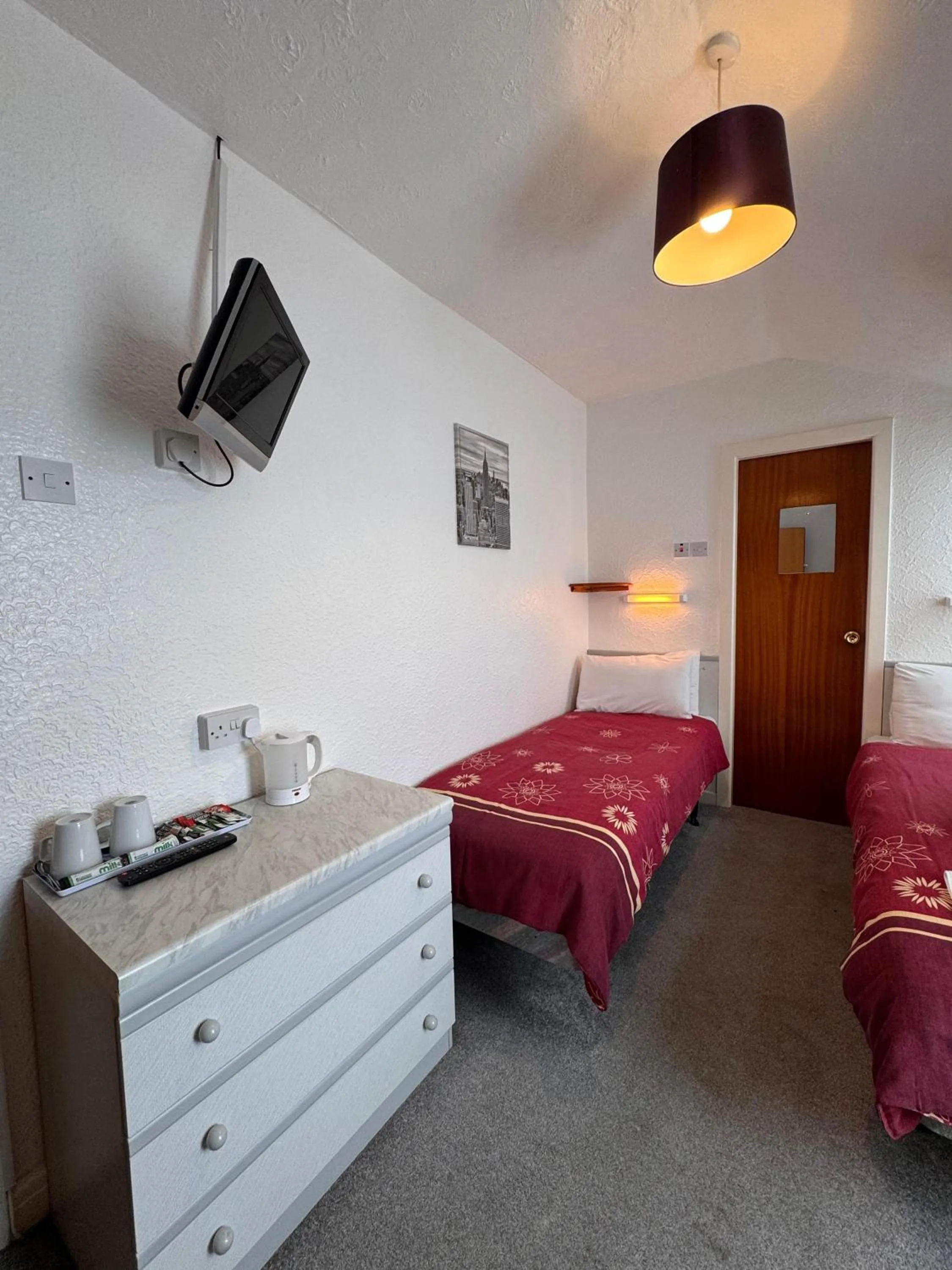 Bedroom, Bed in OYO Delton Hotel Blackpool Pleasure Beach