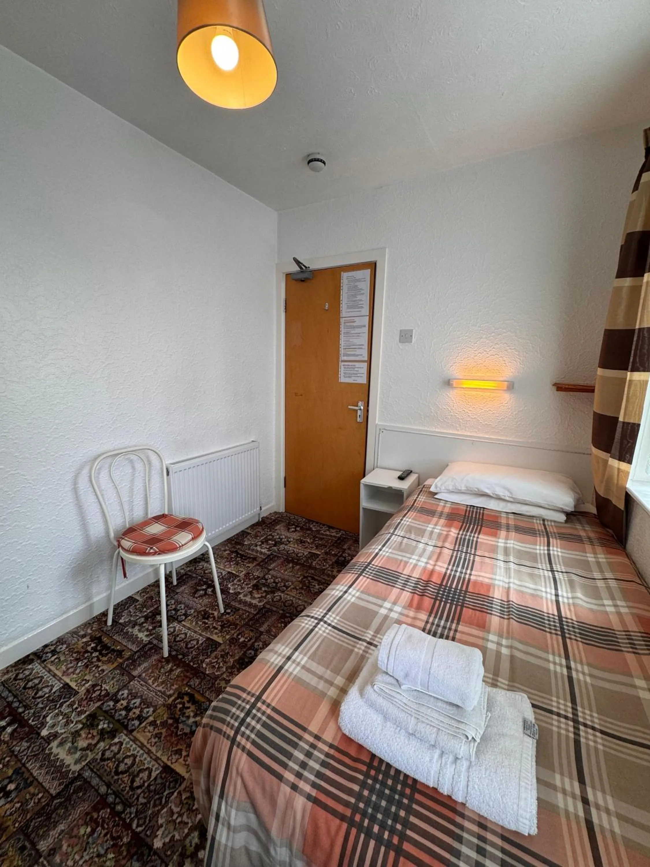 Bedroom, Bed in OYO Delton Hotel Blackpool Pleasure Beach