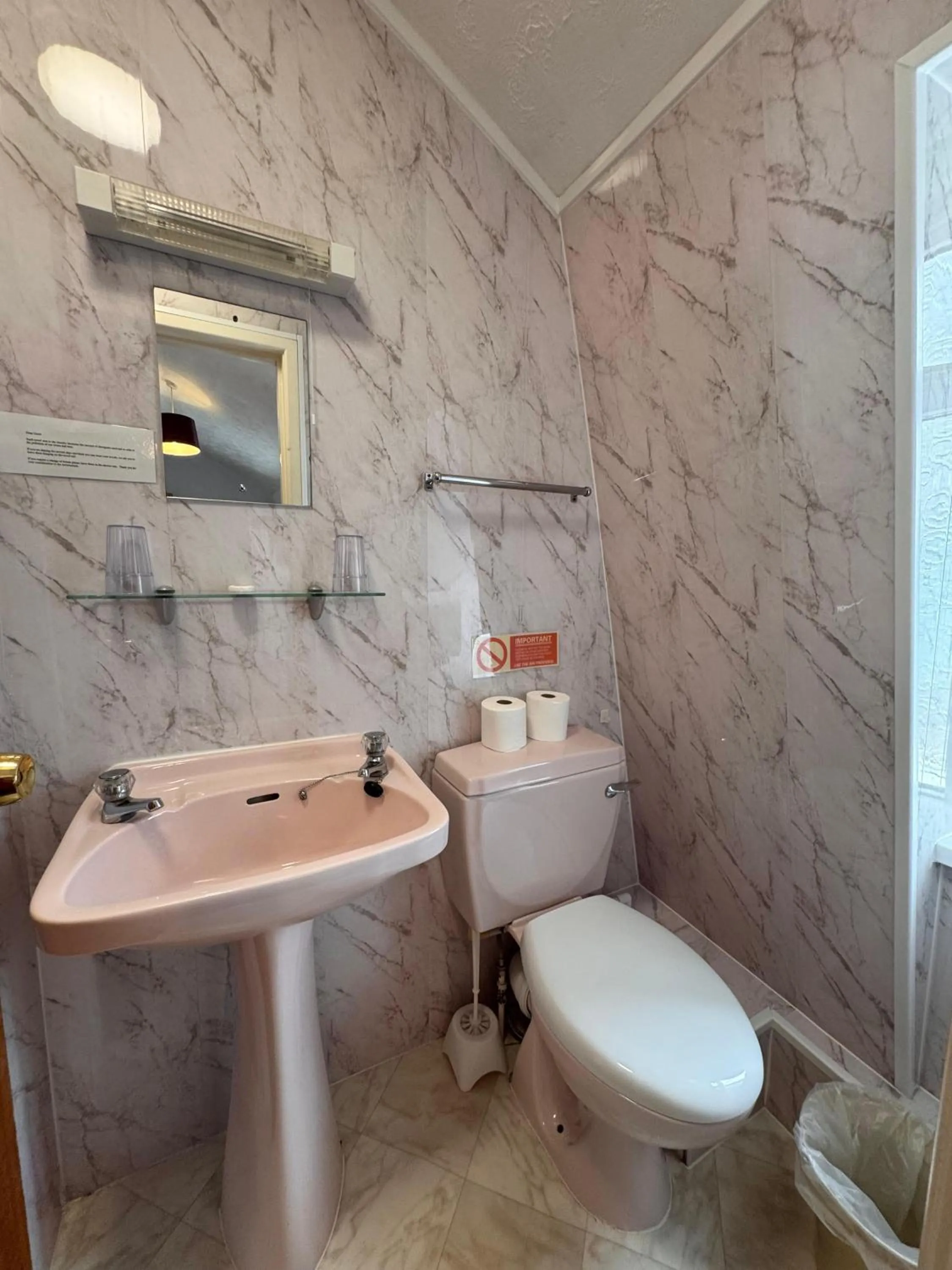 Bathroom in OYO Delton Hotel Blackpool Pleasure Beach